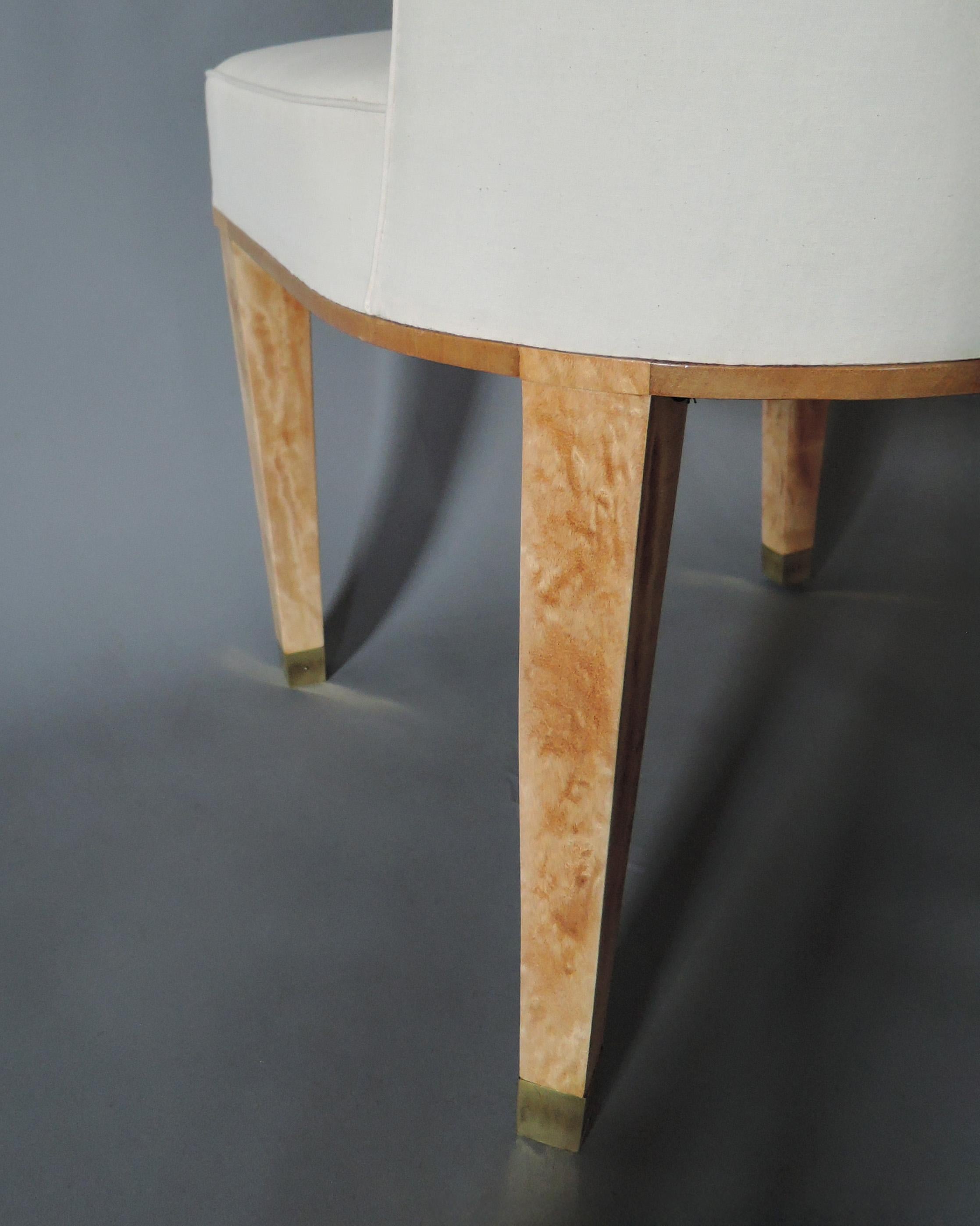 Satz von 8 französischen Esszimmerstühlen aus gebleichtem Mahagoni der 1950er Jahre von Jacques Adnet im Angebot 7