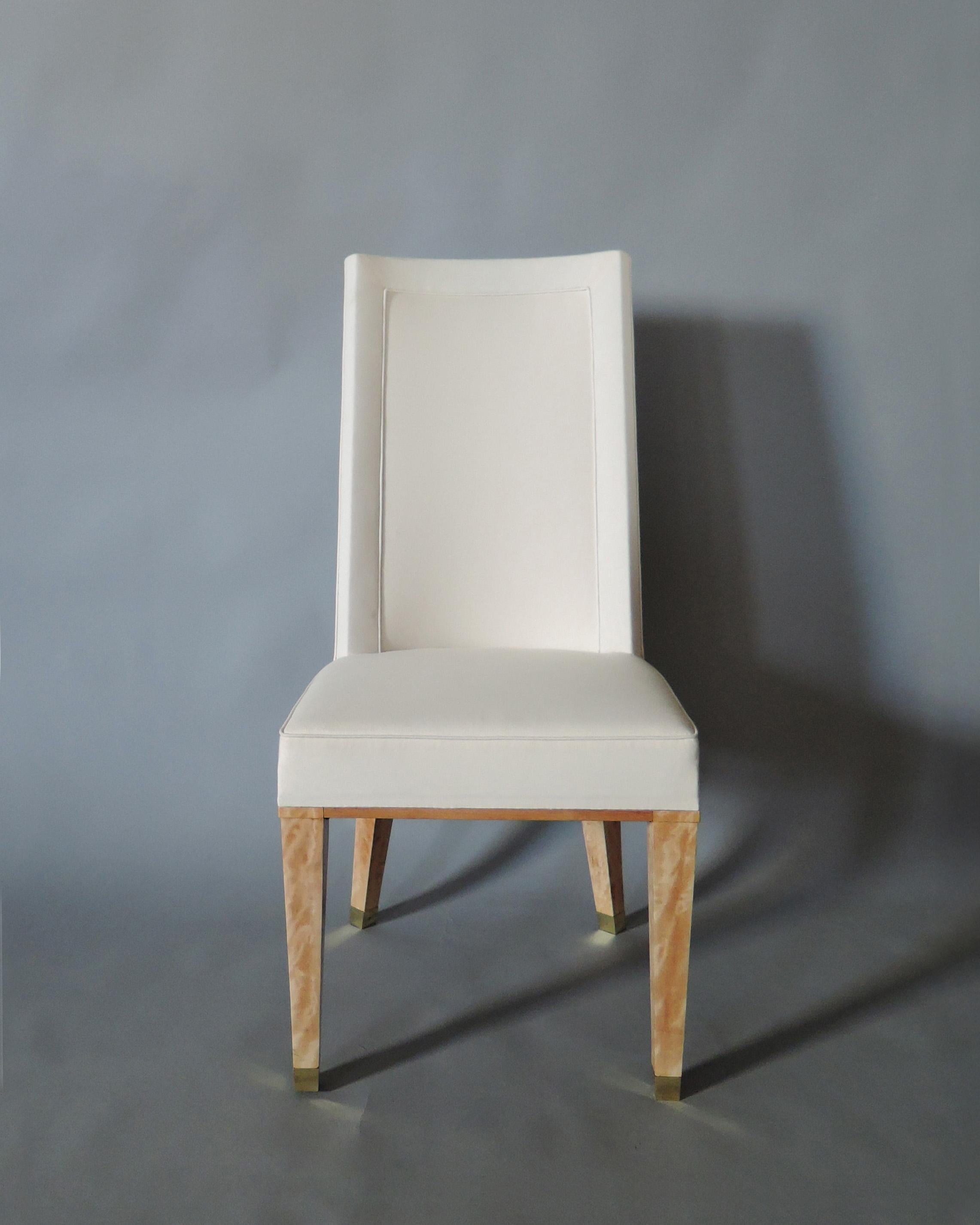 Satz von 8 französischen Esszimmerstühlen aus gebleichtem Mahagoni der 1950er Jahre von Jacques Adnet (Moderne der Mitte des Jahrhunderts) im Angebot