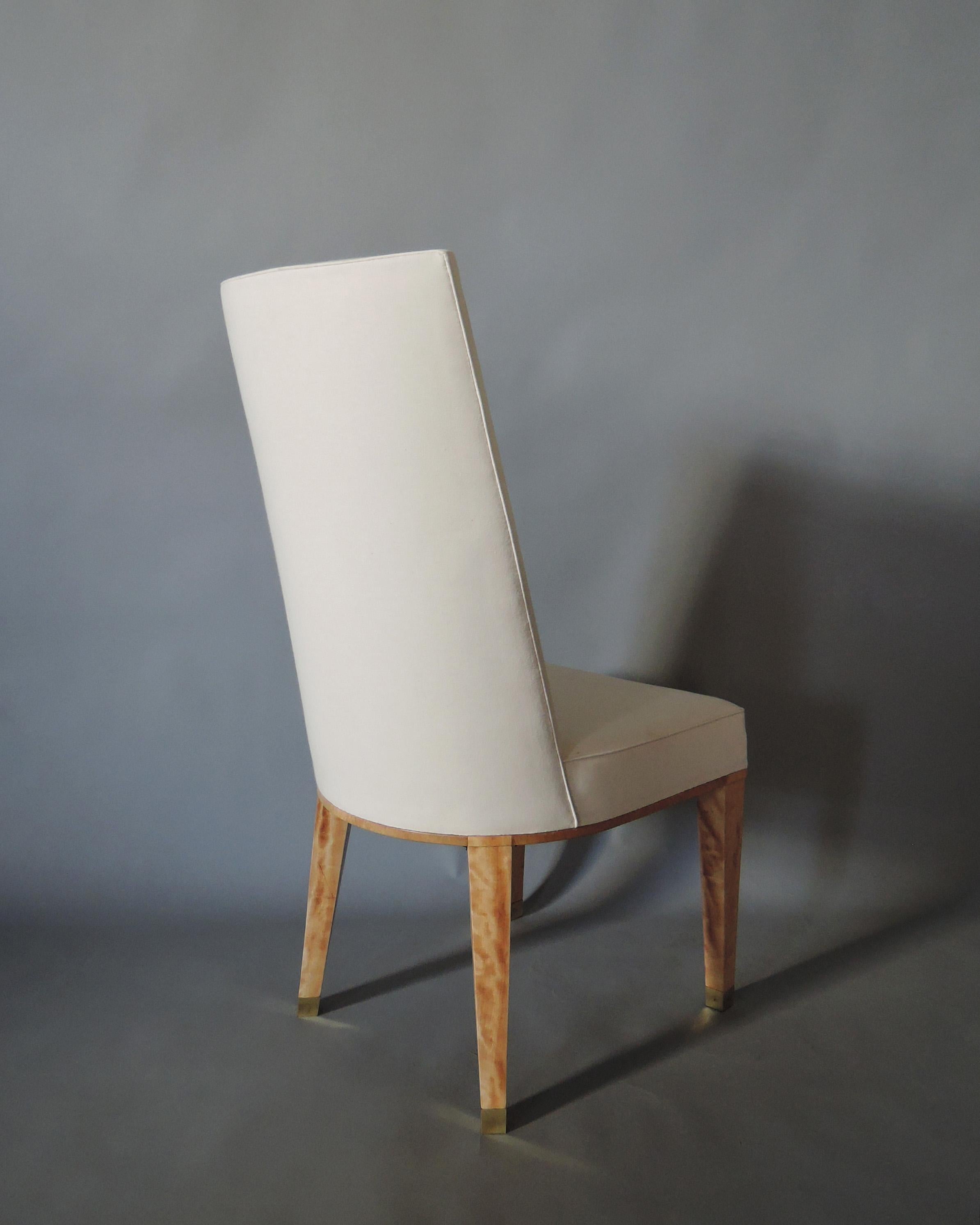 Satz von 8 französischen Esszimmerstühlen aus gebleichtem Mahagoni der 1950er Jahre von Jacques Adnet im Angebot 1