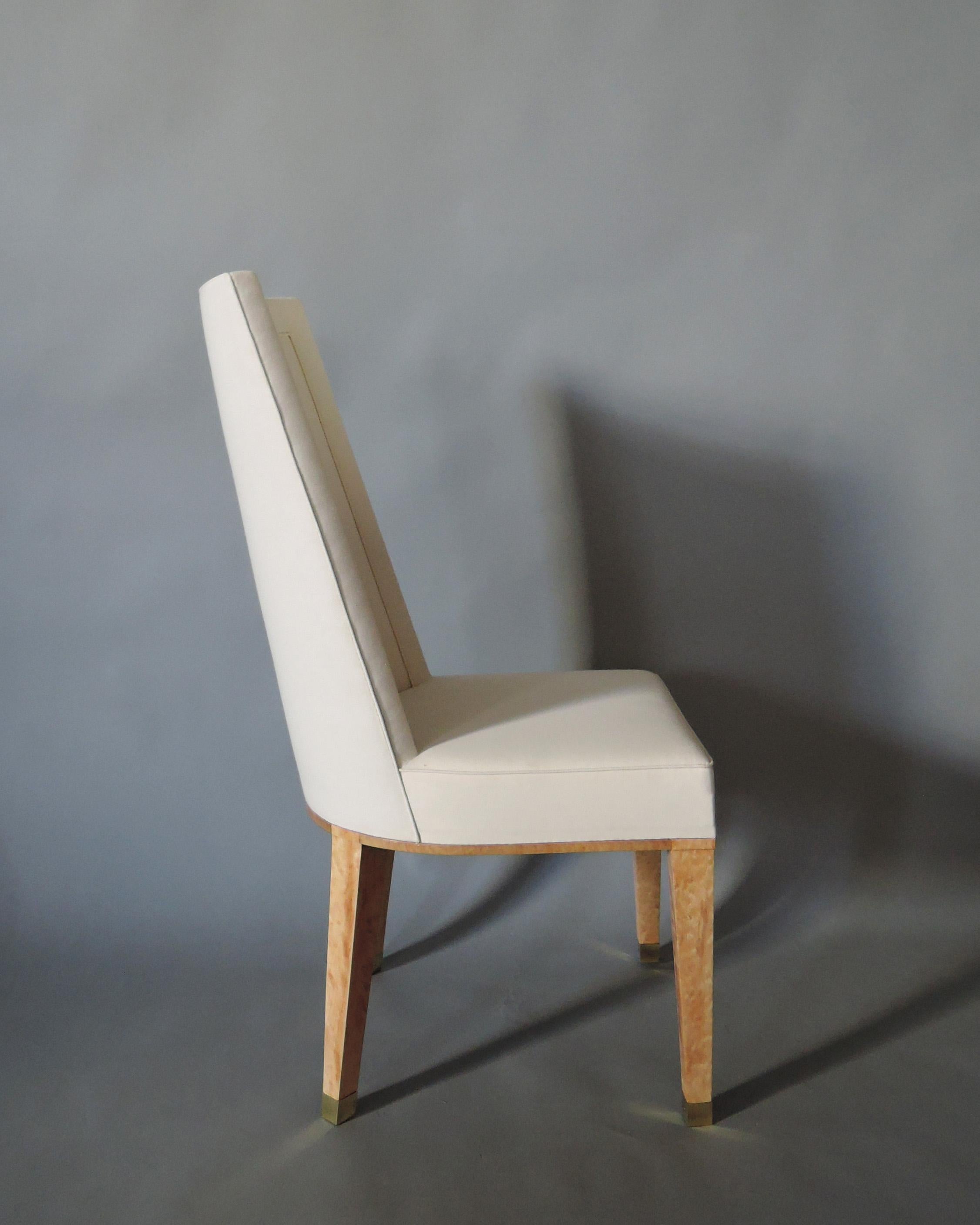 Satz von 8 französischen Esszimmerstühlen aus gebleichtem Mahagoni der 1950er Jahre von Jacques Adnet im Angebot 2