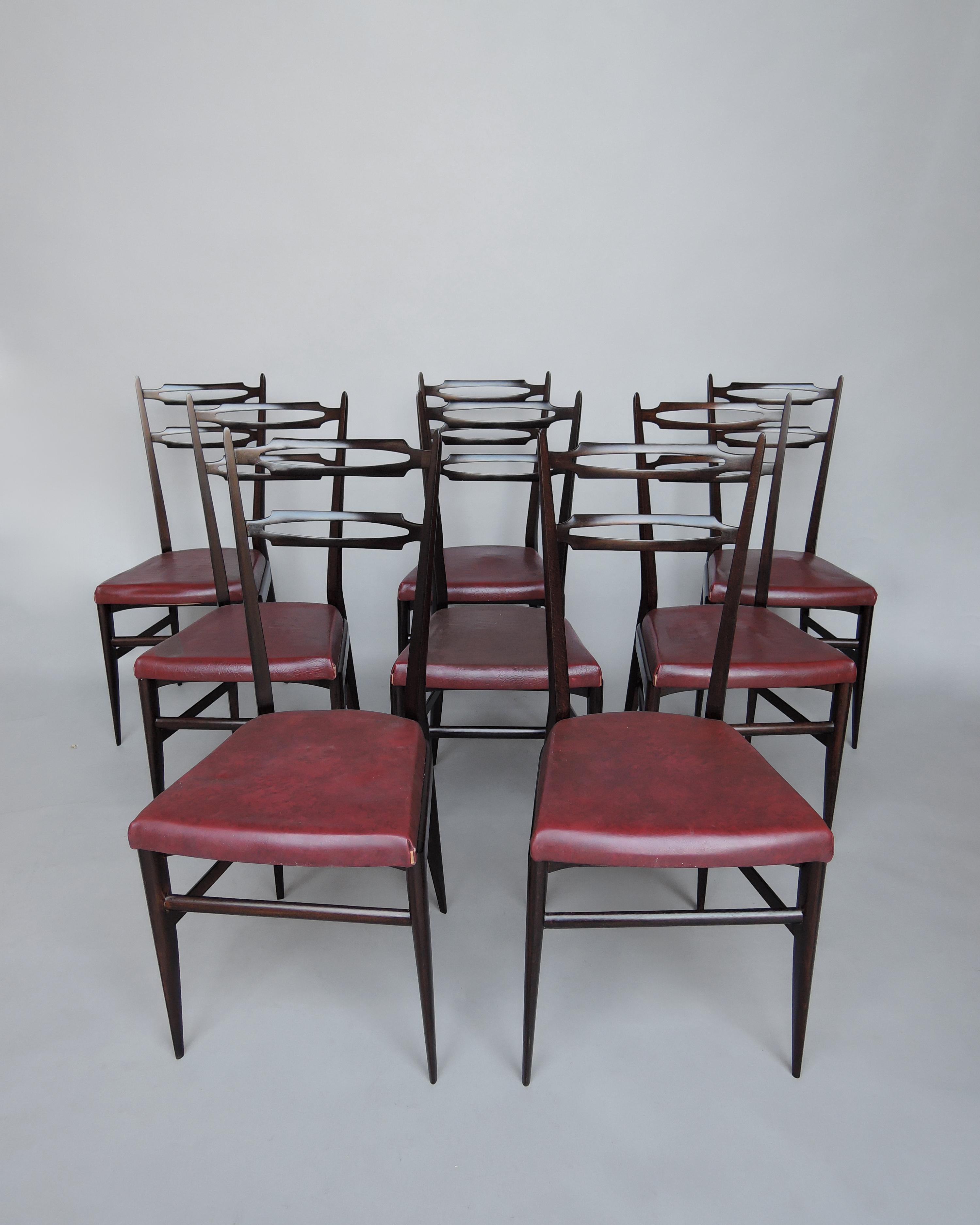 Maurice Flachet (décorateur français du XXe siècle) - A  Ensemble de huit chaises d'appoint en hêtre massif teinté.
