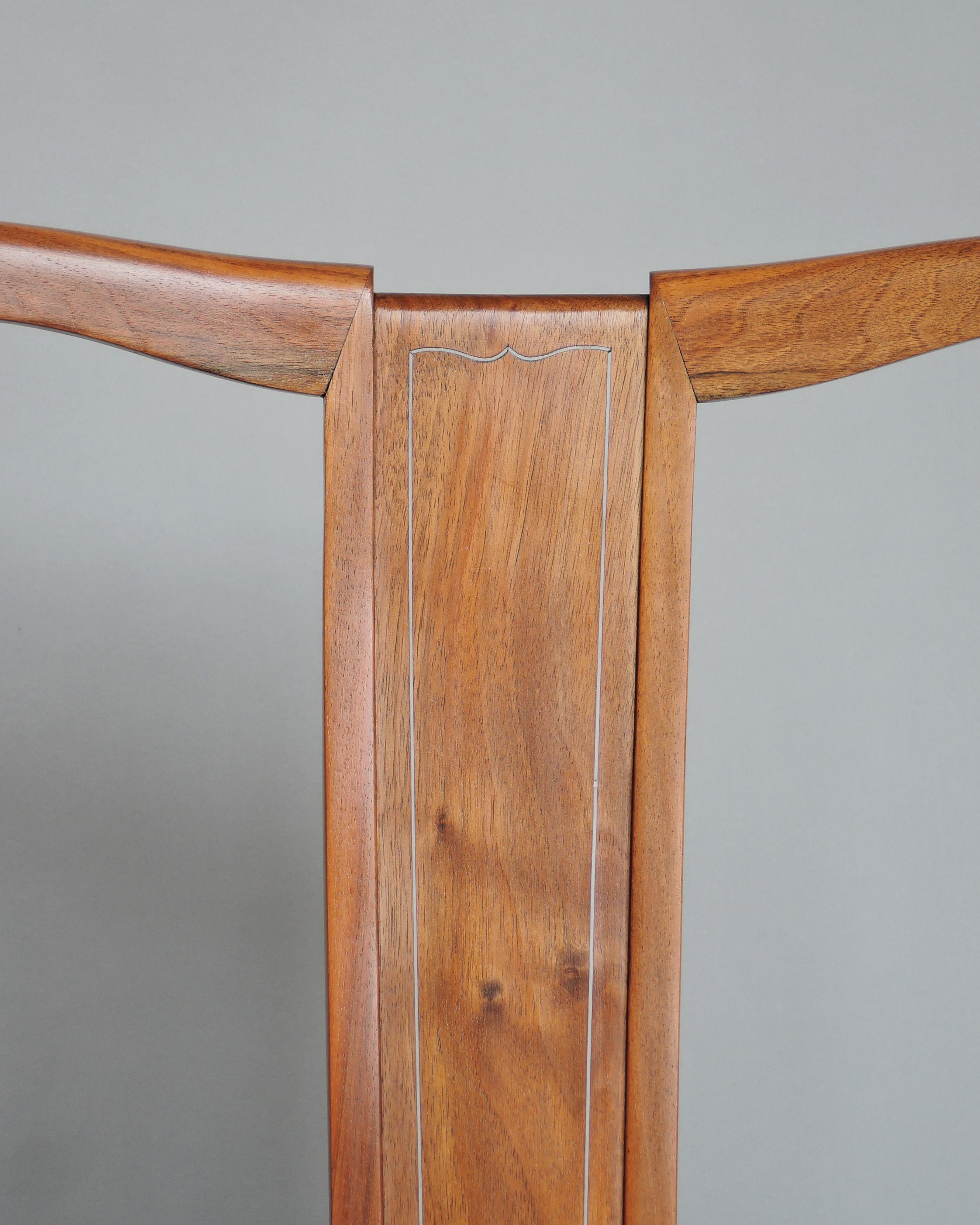 8 Stühle aus Nussbaumholz von Dominique im französischen Art Déco-Stil (6 Seiten- und 2 Armlehnenstühle) im Angebot 4