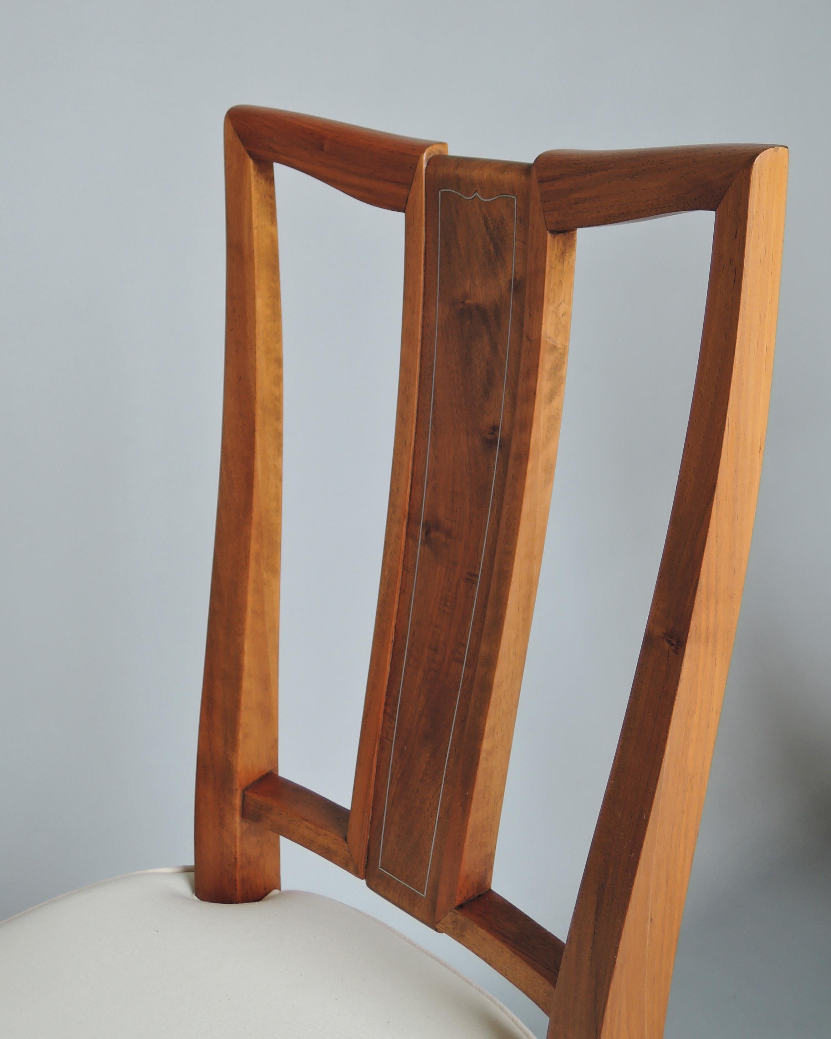 8 Stühle aus Nussbaumholz von Dominique im französischen Art Déco-Stil (6 Seiten- und 2 Armlehnenstühle) im Angebot 6