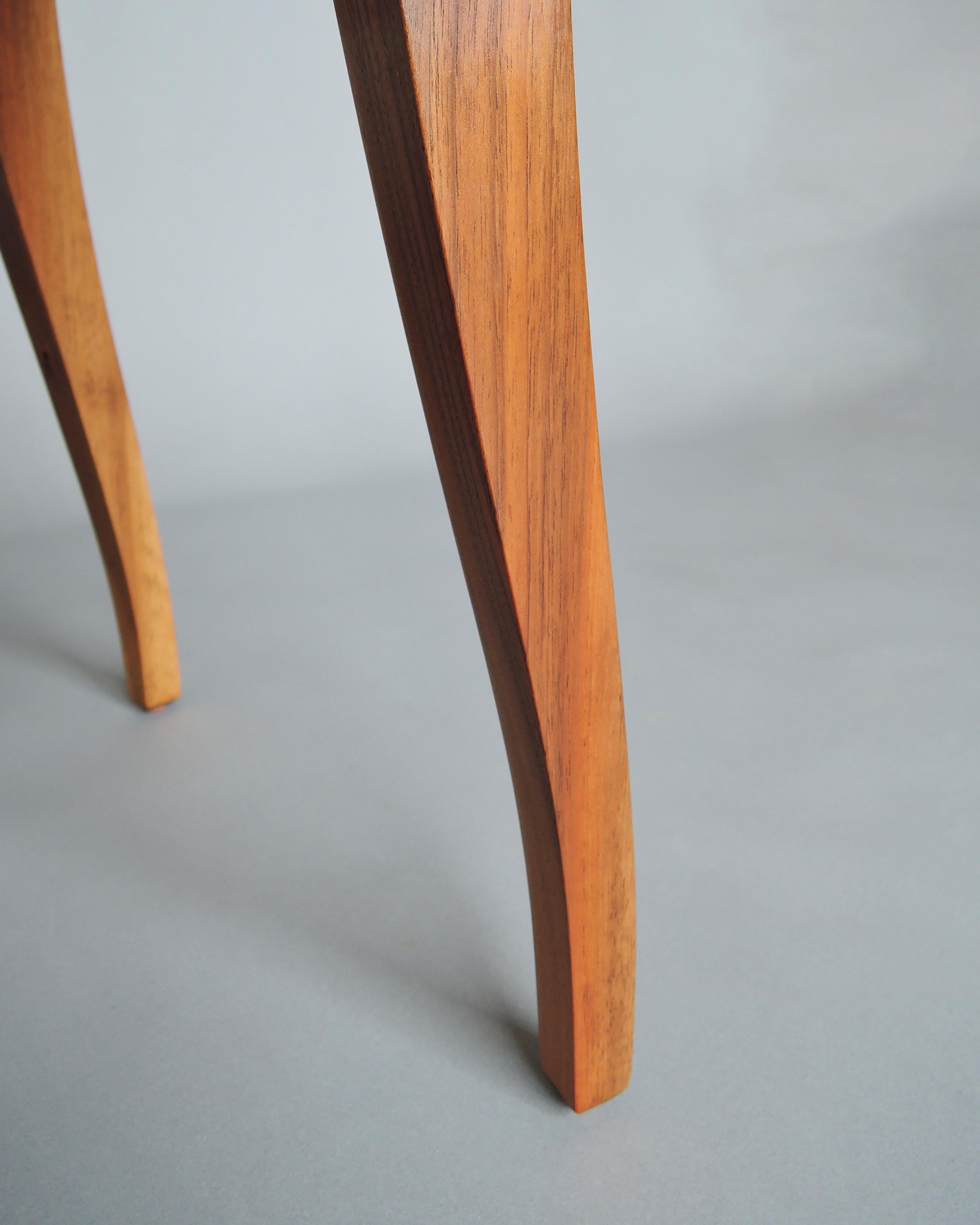 8 Stühle aus Nussbaumholz von Dominique im französischen Art Déco-Stil (6 Seiten- und 2 Armlehnenstühle) im Angebot 10