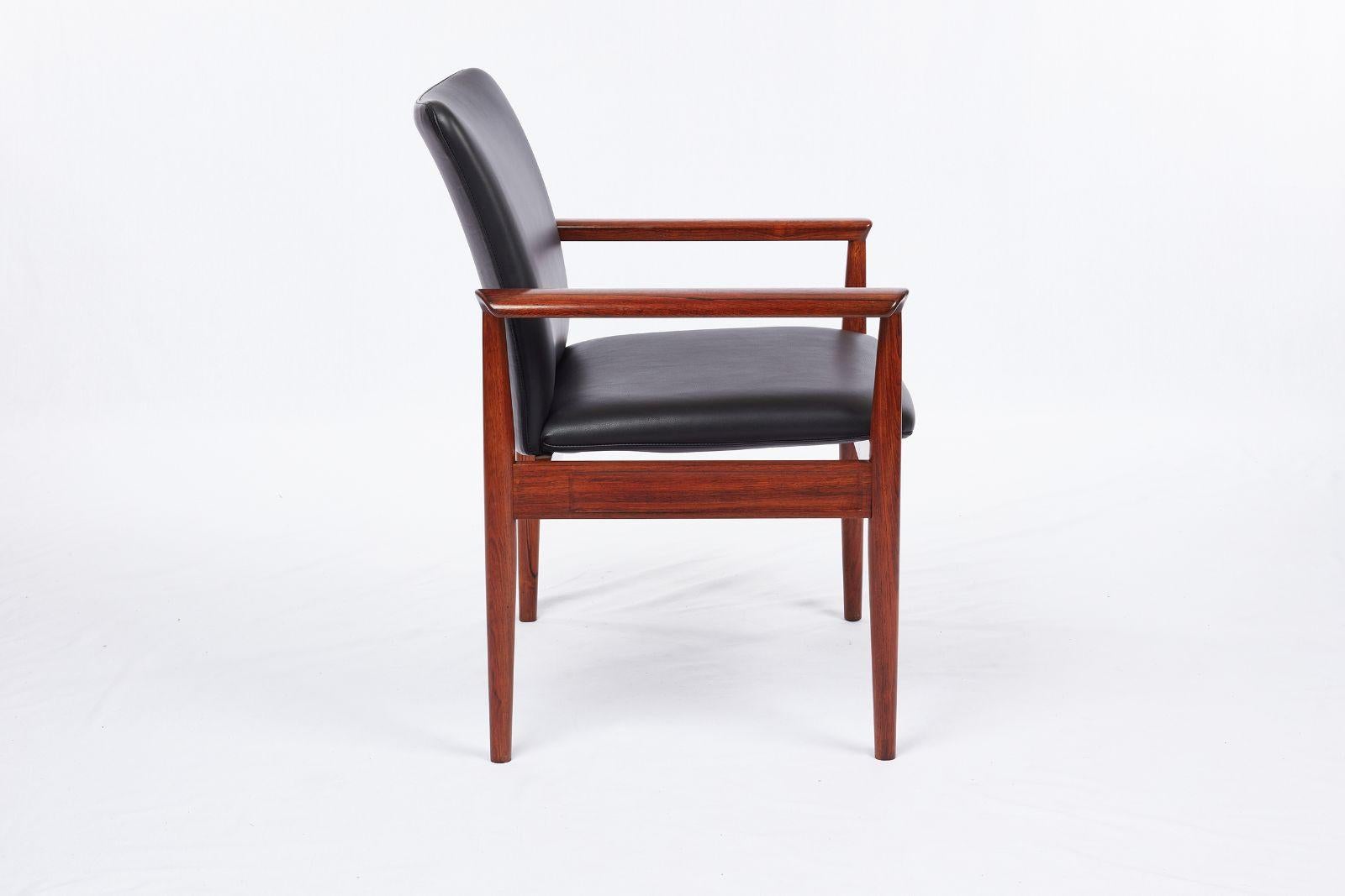 Set of 8 Finn Juhl Rosewood Diplomat Armchairs In Excellent Condition For Sale In Los Angeles, CA