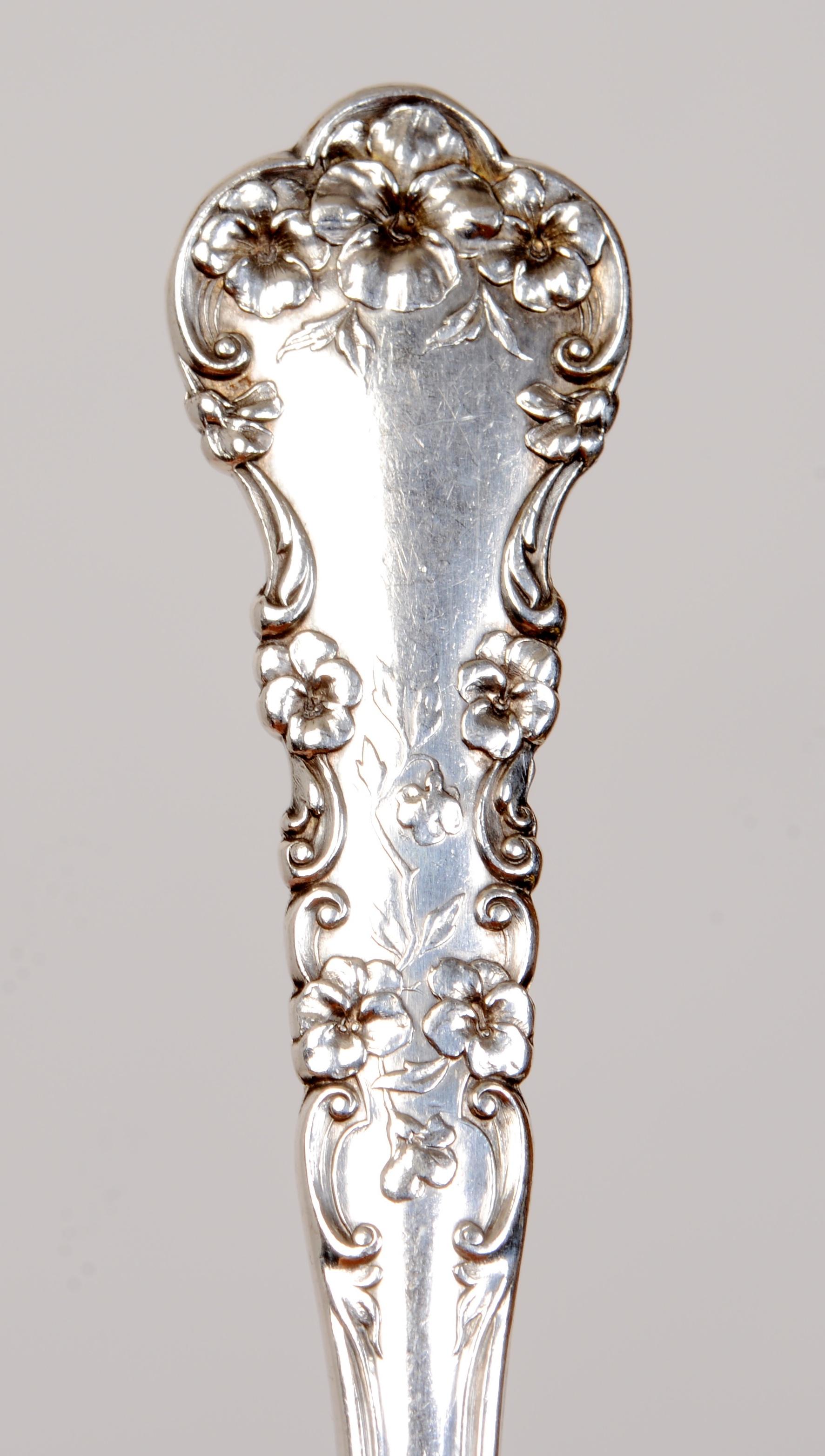 Early 20th Century Set of 8 Flat Handled Butter Knife Meriden/International Silver Pansy Pattern