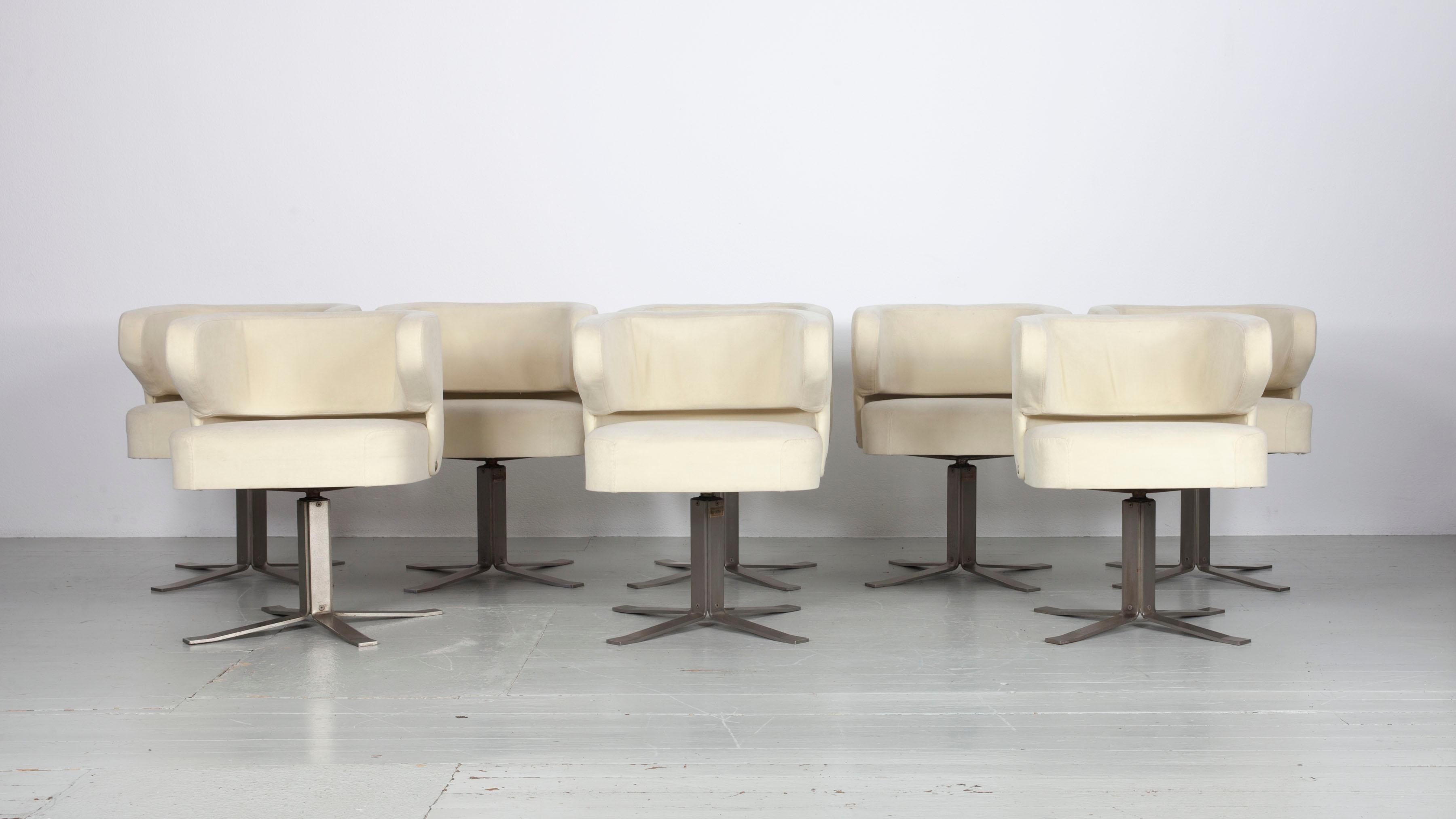 This Italian set of eight swivel chairs dates from the 1970s, it is the model Poney. The chairs were designed by Giulio Moscatelli and manufactured by Formanova. The chairs are covered with beige fabric, which is in good condition except for a few