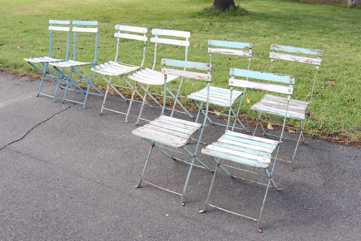 Fantastic set of 8 French bistro chairs, circa 1960s perfect for a vintage and retro decor.

The frame is made of iron while the slats are made of larch wood, the folding mechanism allows for easy movement and storage when not in use. Lacquered in