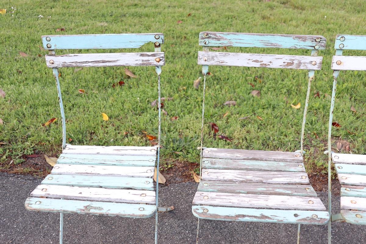 Set of 8 French Bistro Garden Folding Chairs in Iron and Wood Slats For Sale 3