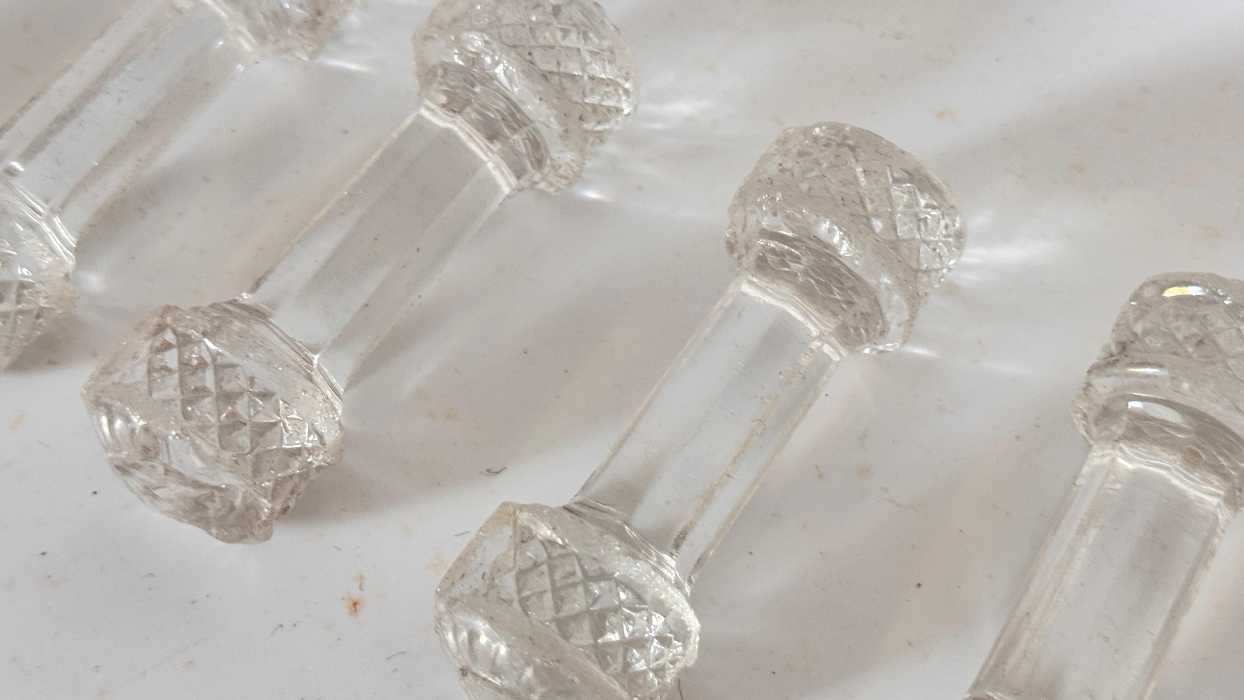 Ensemble de 8 porte-couteaux en cristal - Accessoires de table élégants des années 1970 en vente 5