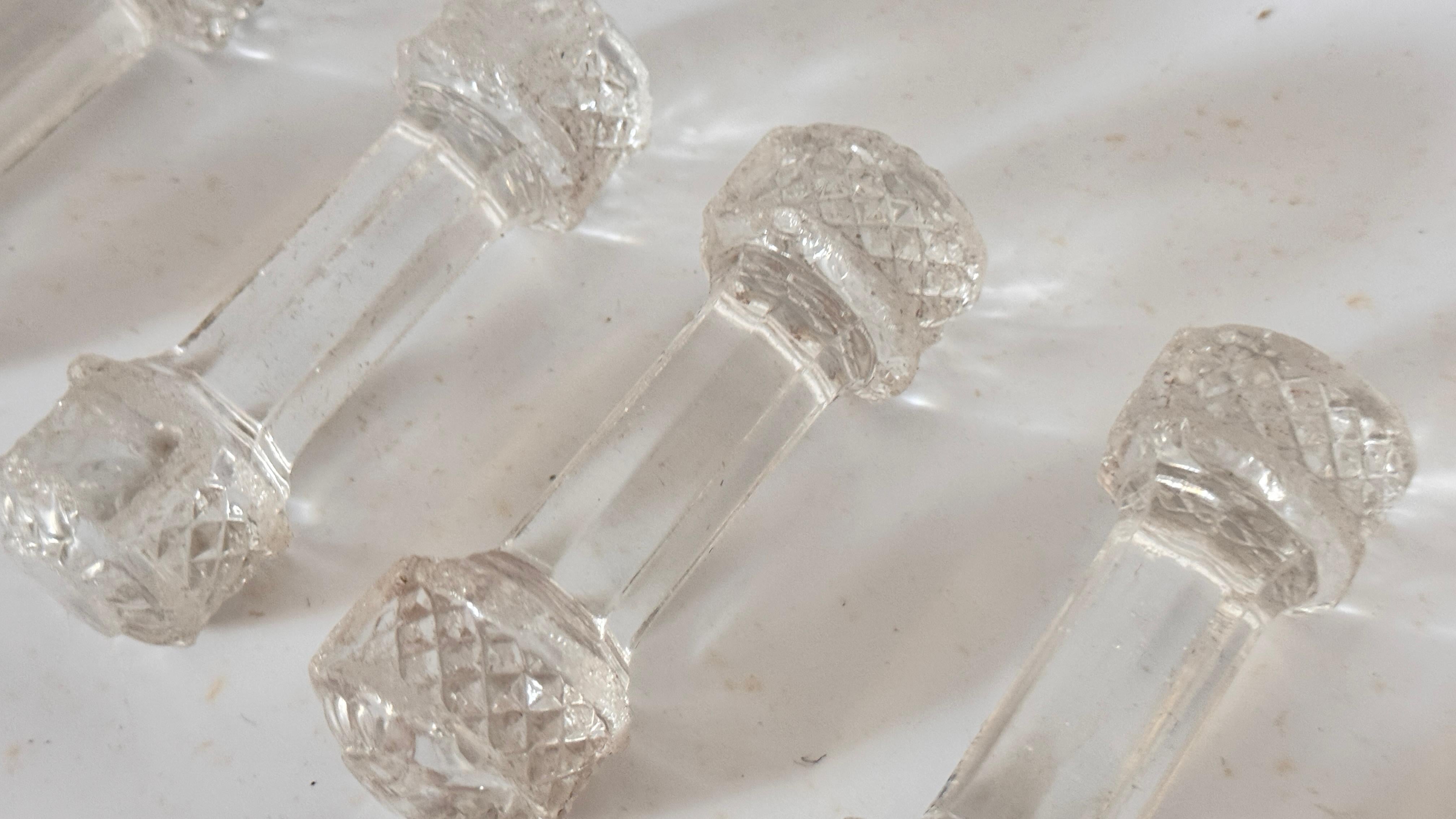 Ensemble de 8 porte-couteaux en cristal - Accessoires de table élégants des années 1970 en vente 6
