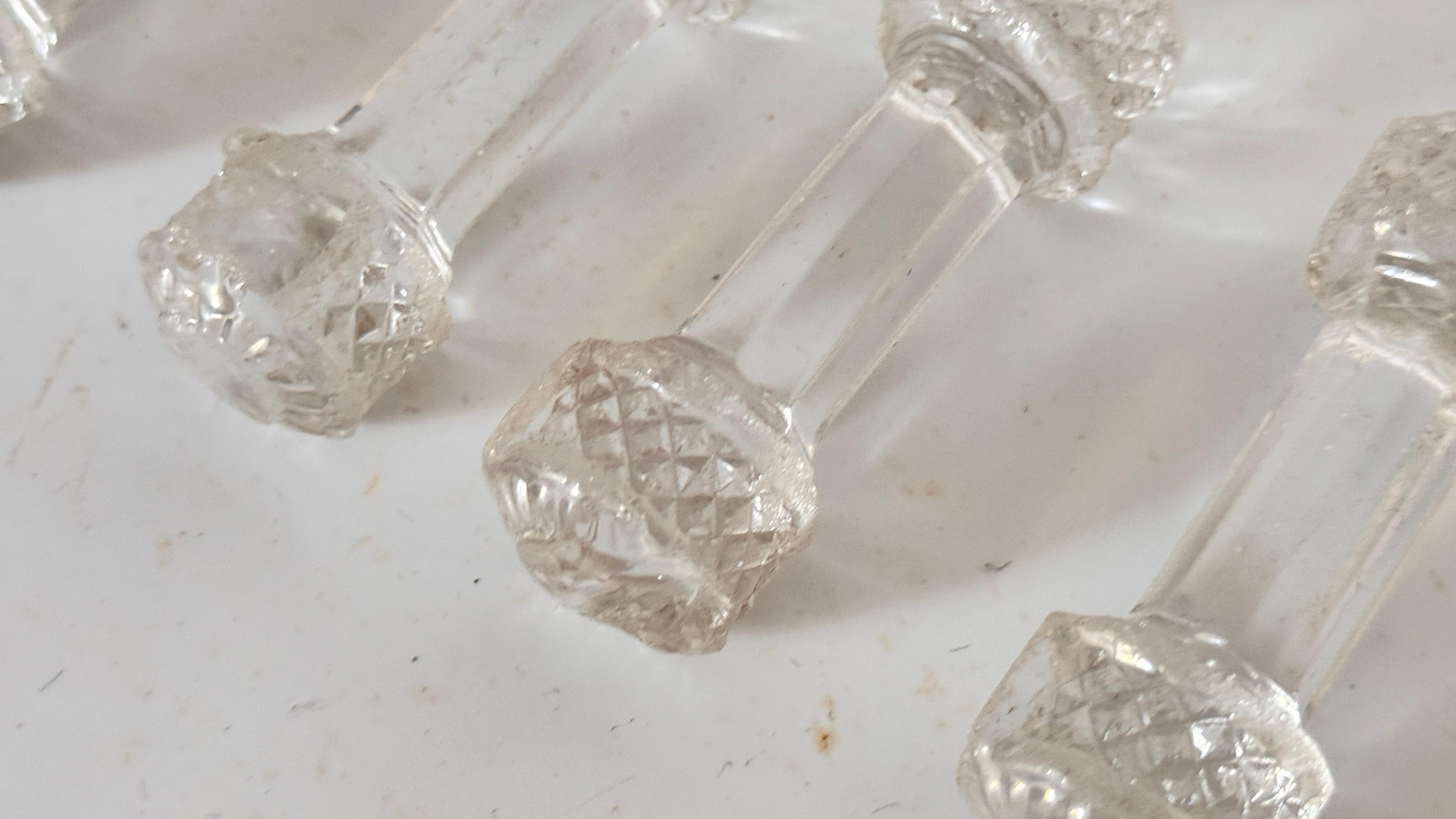 Ensemble de 8 porte-couteaux en cristal - Accessoires de table élégants des années 1970 en vente 7