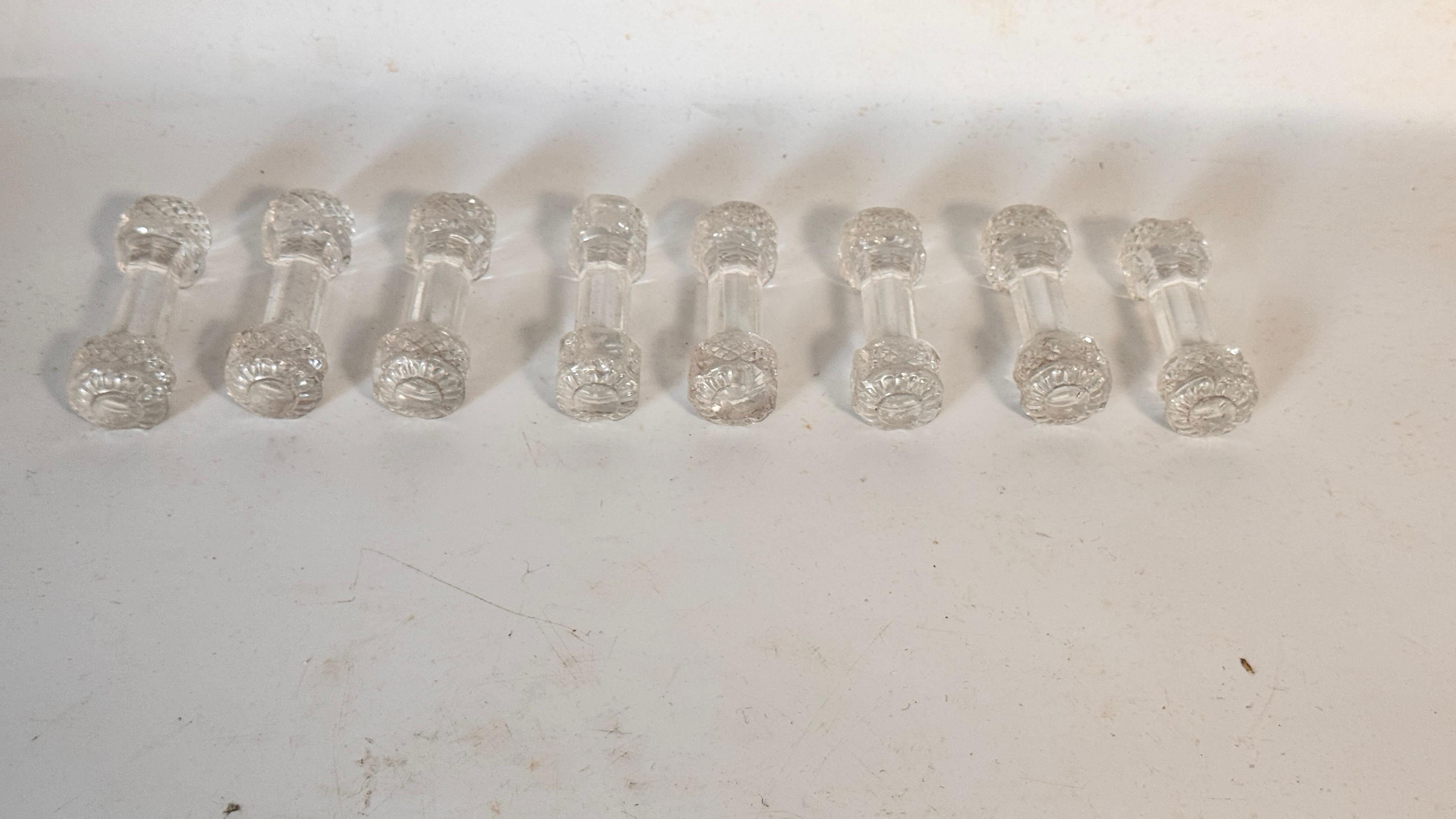 Français Ensemble de 8 porte-couteaux en cristal - Accessoires de table élégants des années 1970 en vente