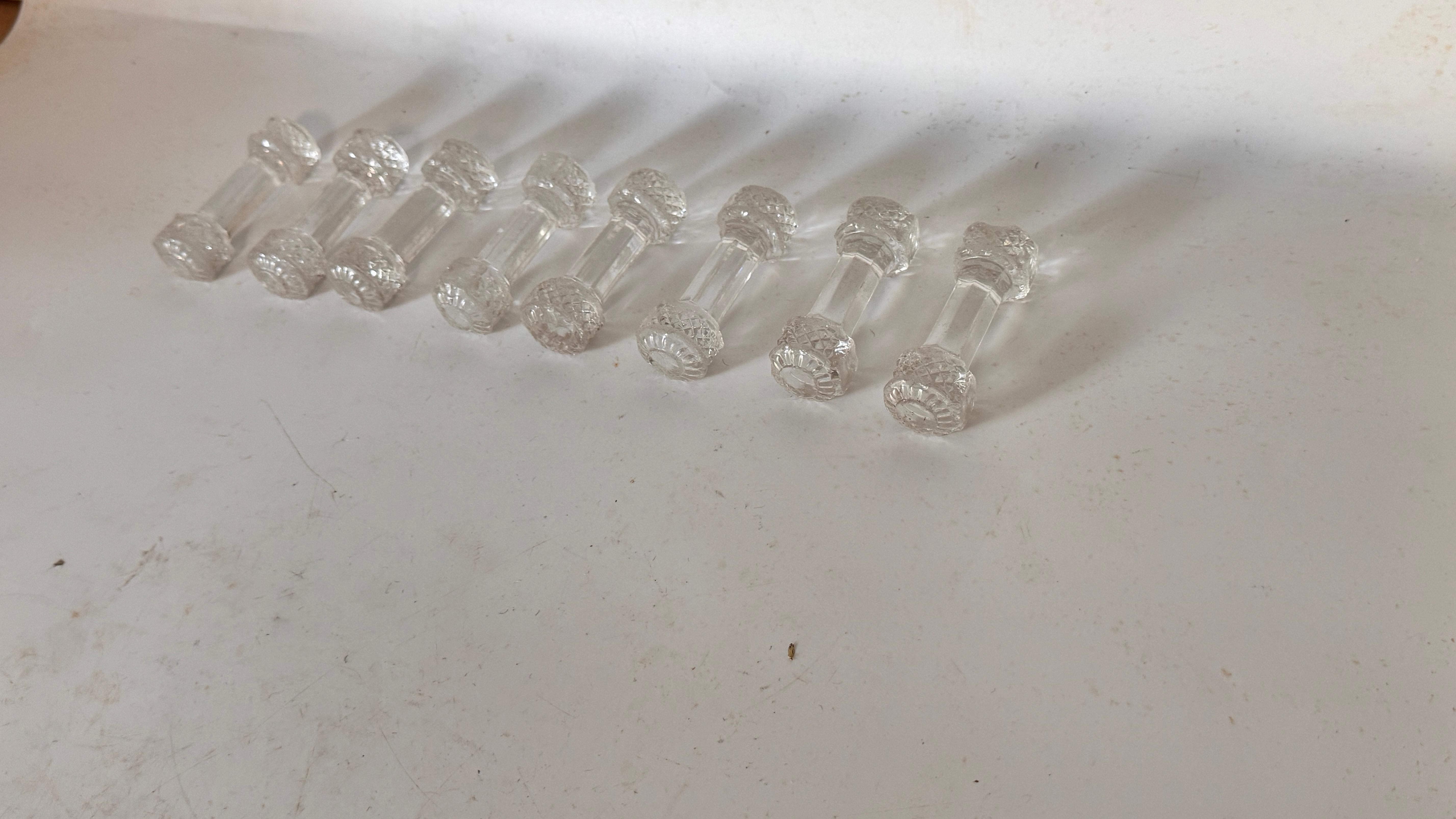 Ensemble de 8 porte-couteaux en cristal - Accessoires de table élégants des années 1970 en vente 1