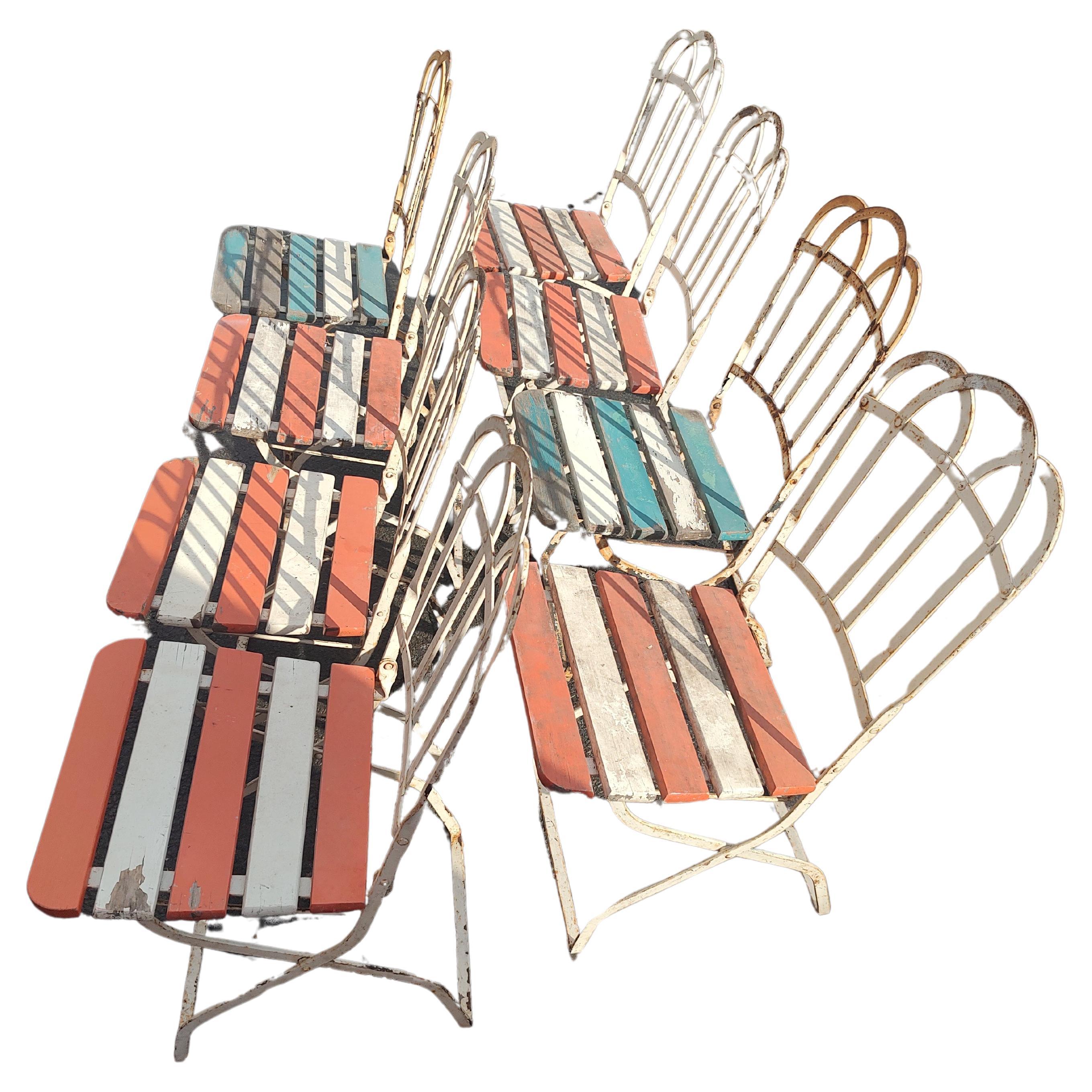 Moulage Ensemble de 8 chaises de salle à manger françaises pliées en fer avec lattes en bois de jardin C1920 en vente