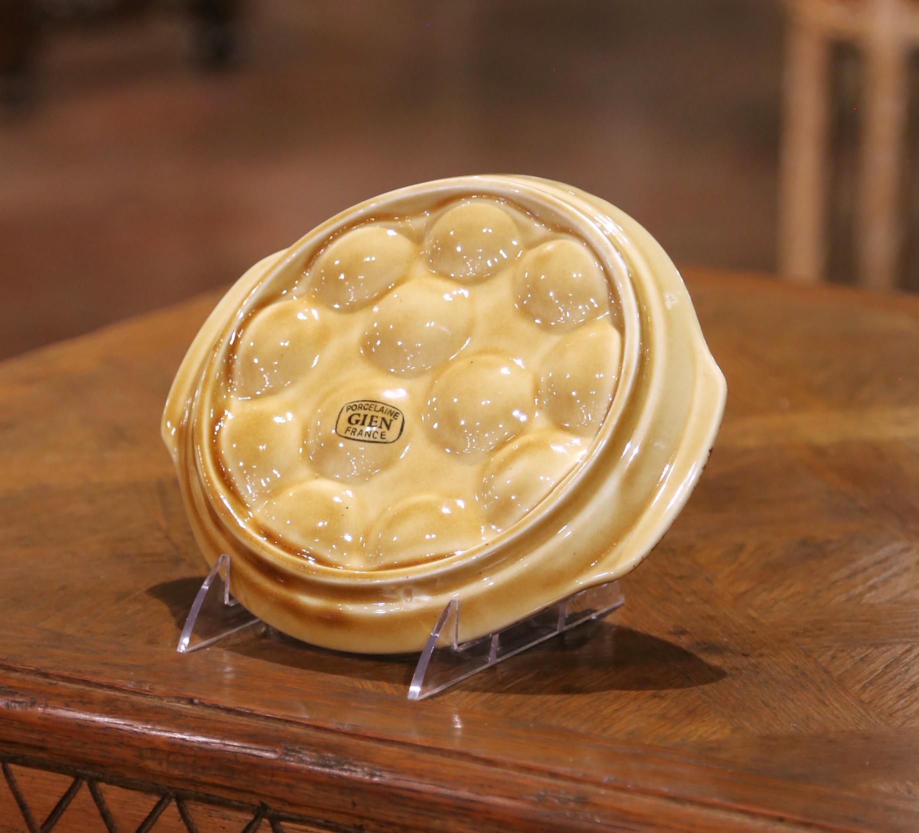 Set of 8 French Gien Ceramic Escargot Plates with Matching Spoons, circa 1920 For Sale 4