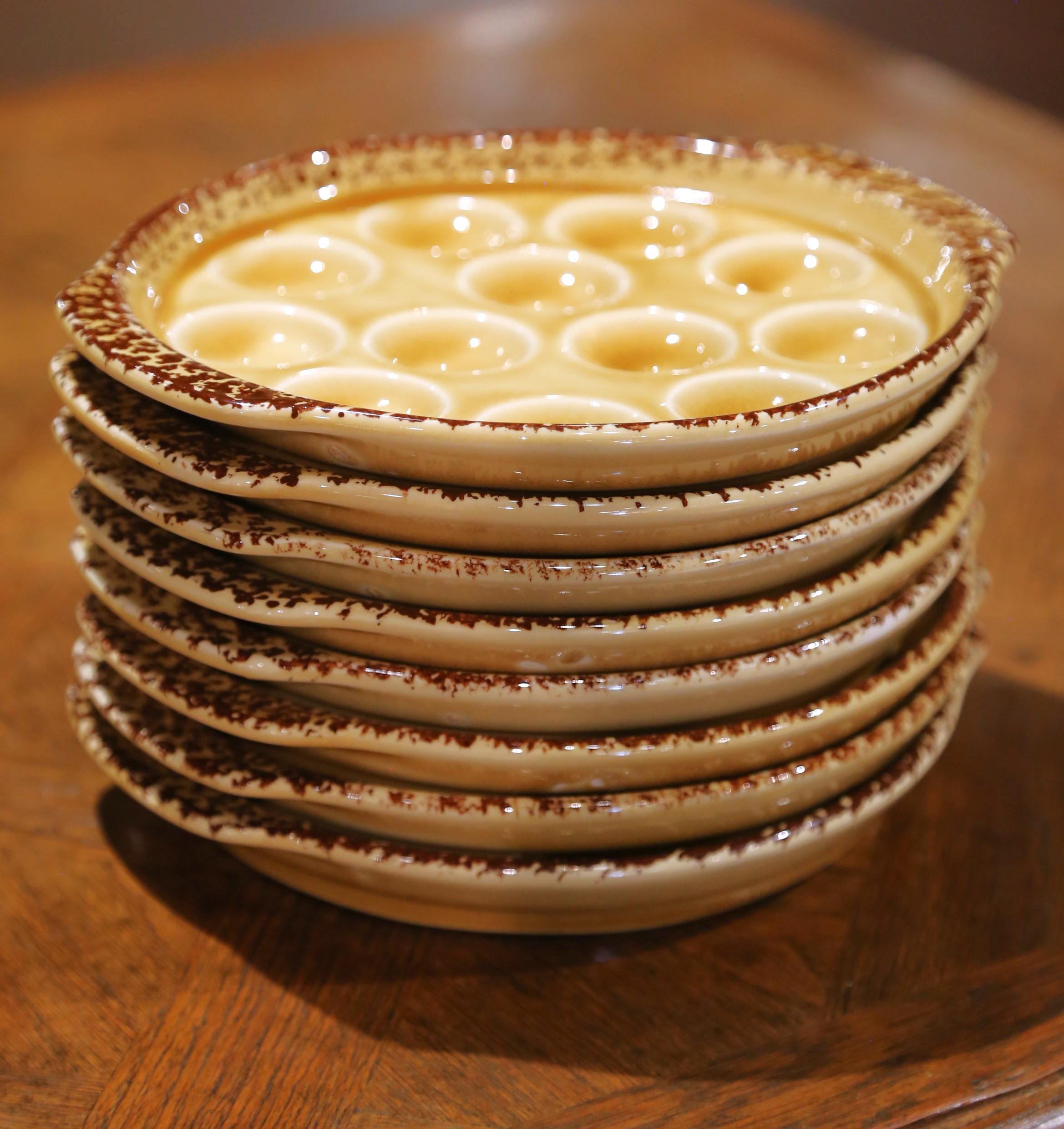 Hand-Painted Set of 8 French Gien Ceramic Escargot Plates with Matching Spoons, circa 1920 For Sale