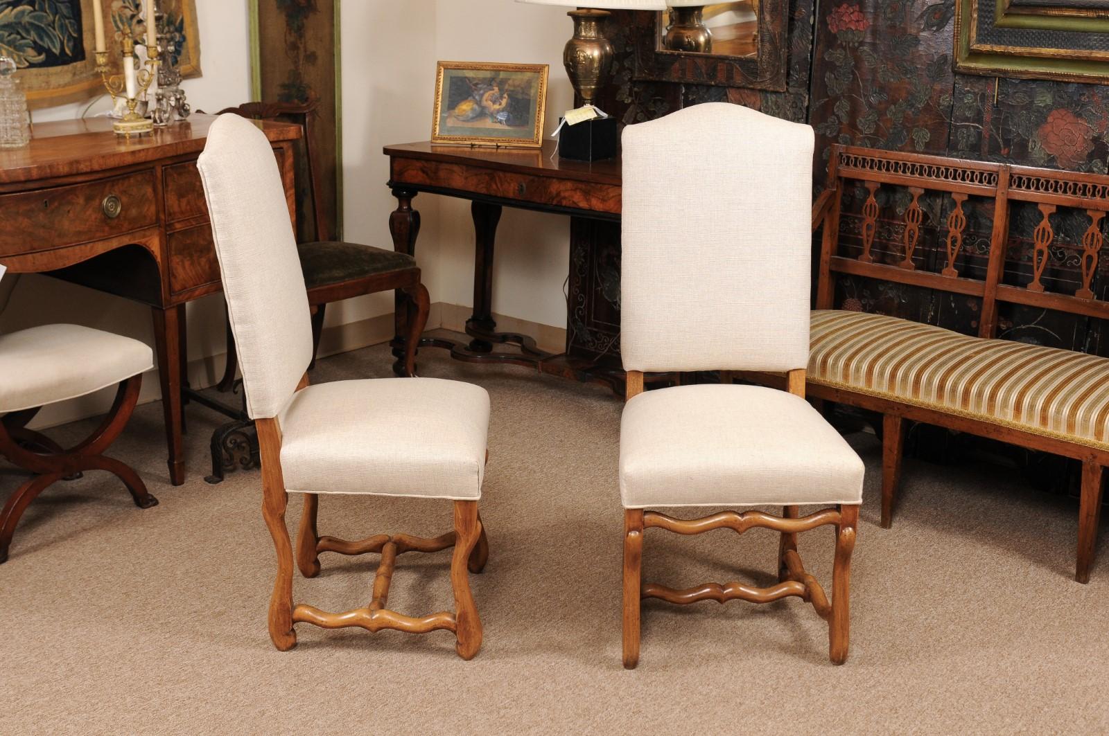 Linen Set of 8 French Louis XIV Style Mutton Bone Dining Chairs in Beech, circa 1950