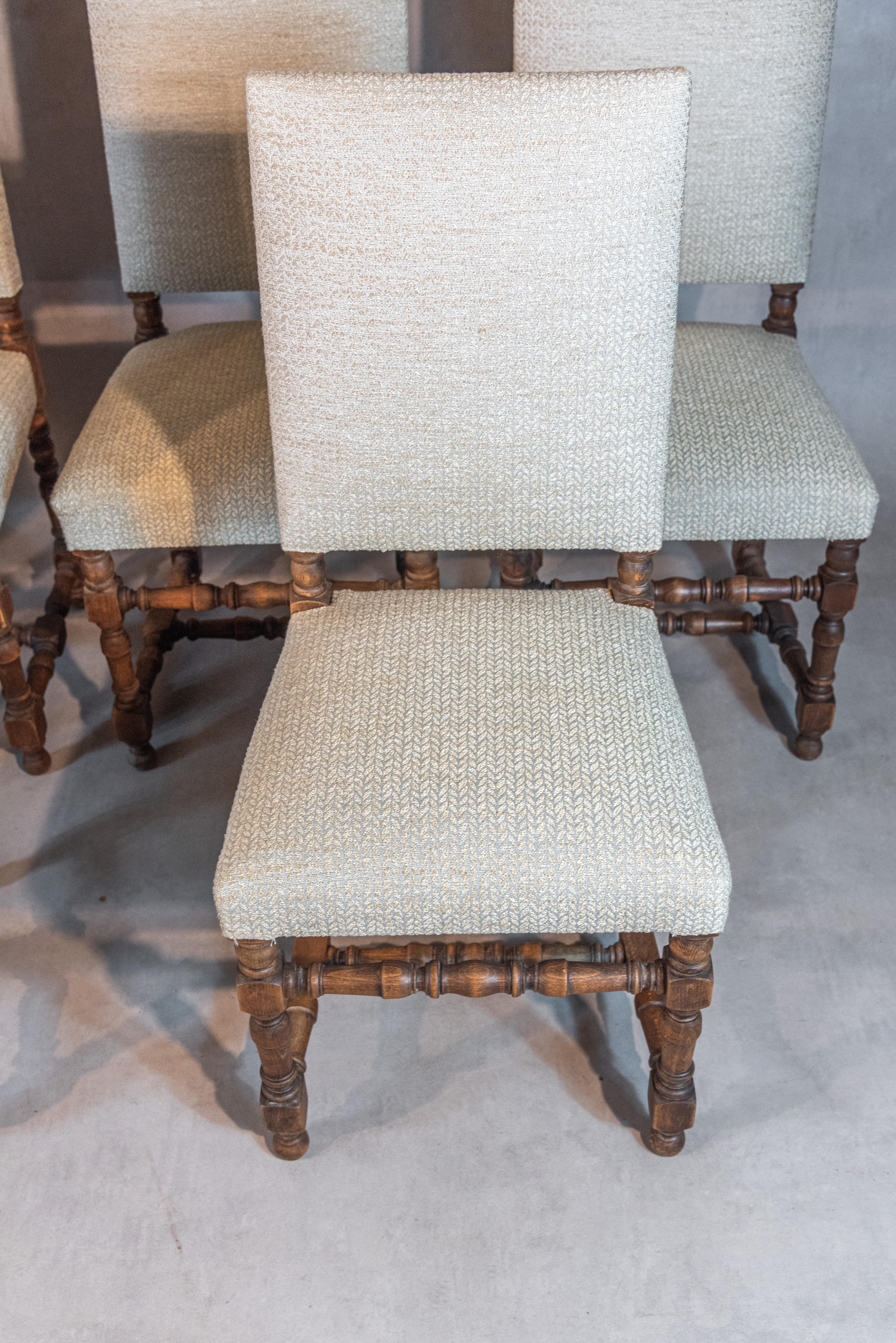Set of 8 French Louis XIV Style Dining Chairs In Good Condition In San Antonio, TX