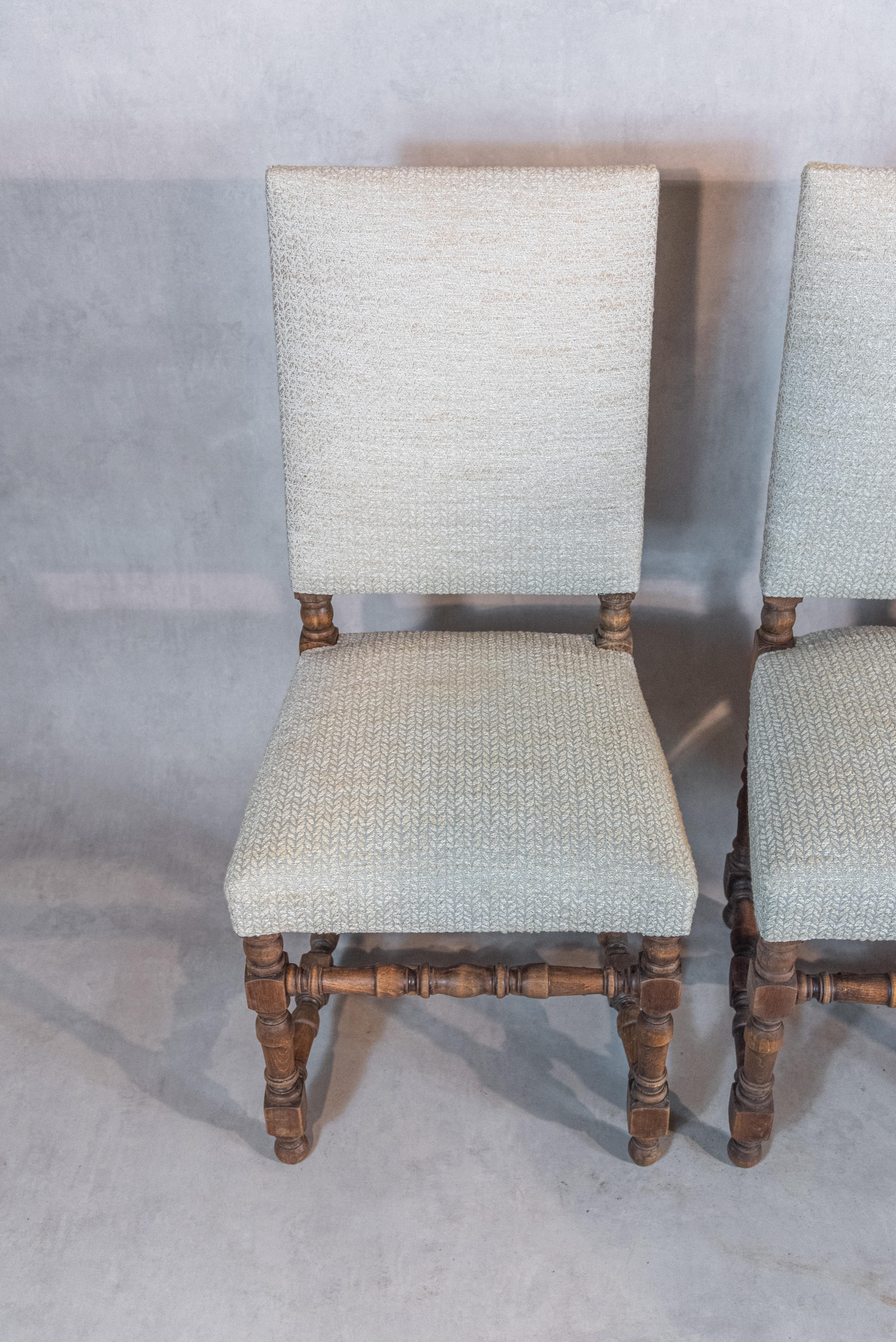 20th Century Set of 8 French Louis XIV Style Dining Chairs