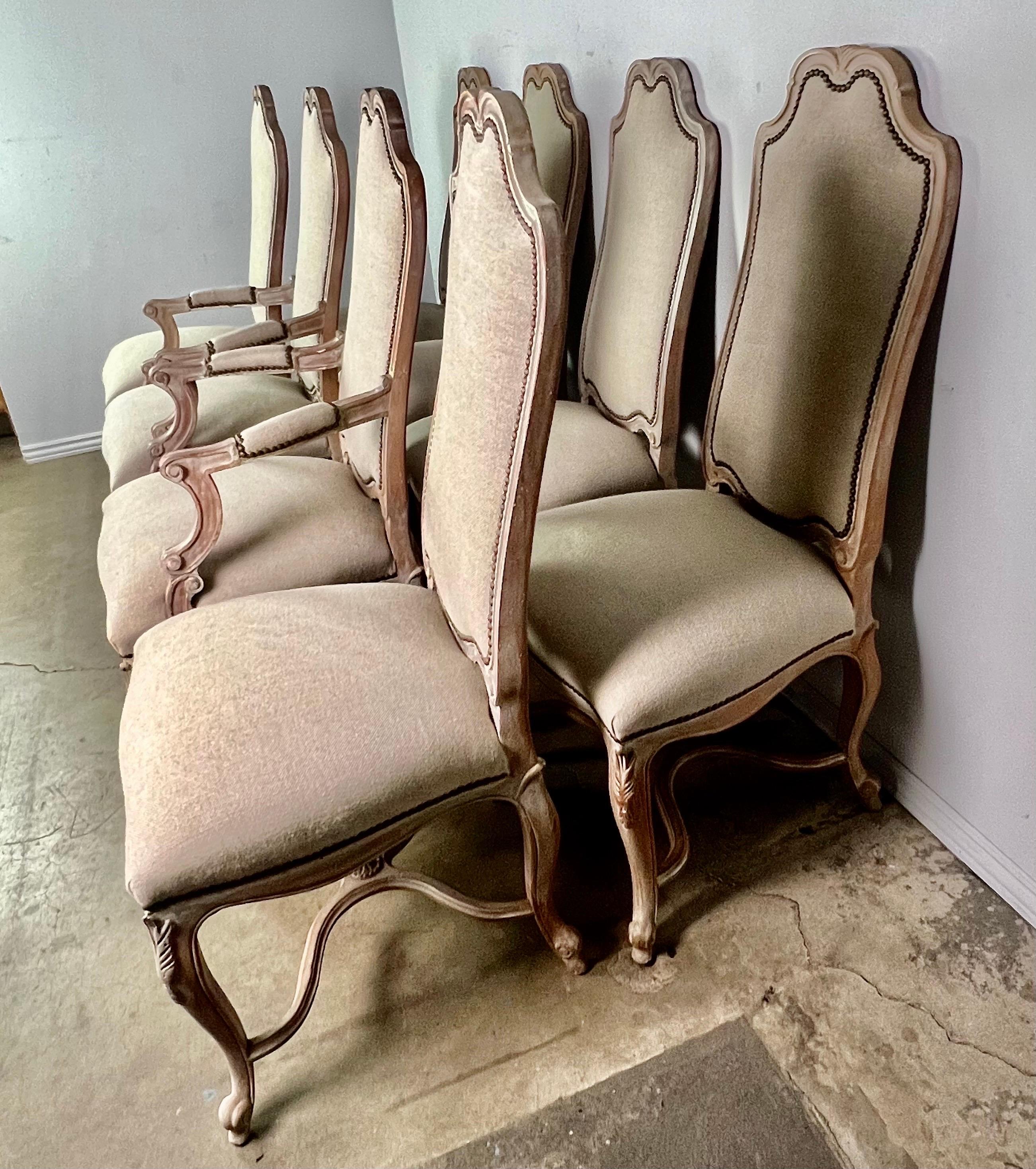 Français Lot de 8 chaises de salle à manger françaises de style Louis XV en vente