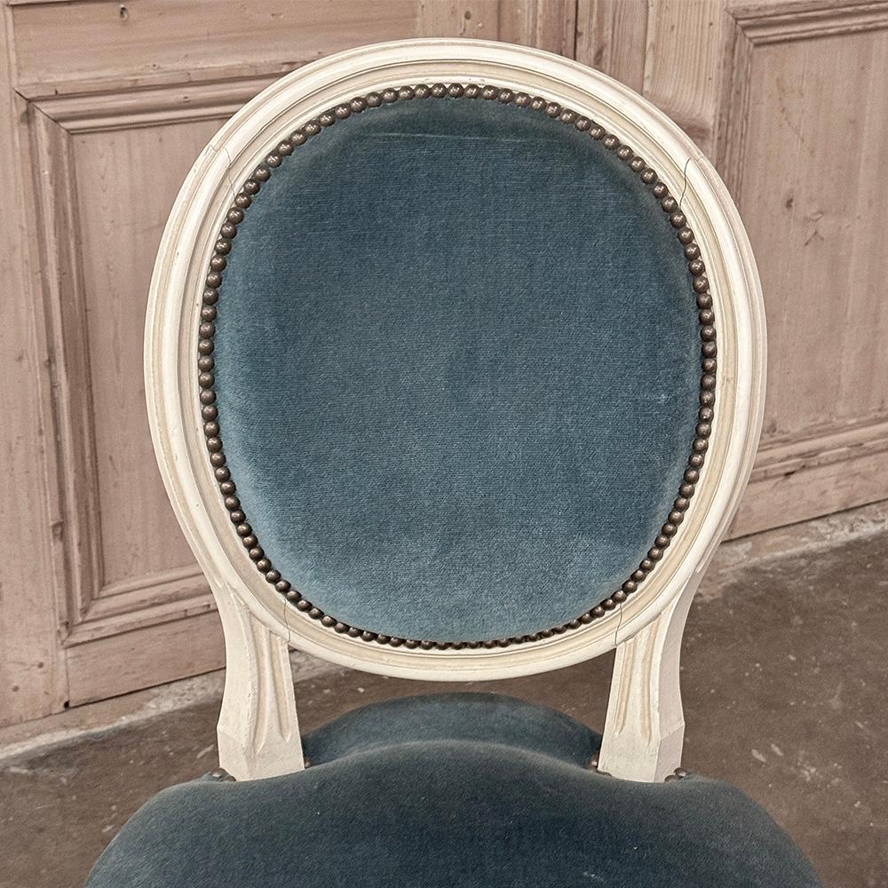 Ensemble de 8 chaises de salle à manger peintes de style Louis XVI et 2 fauteuils en vente 7