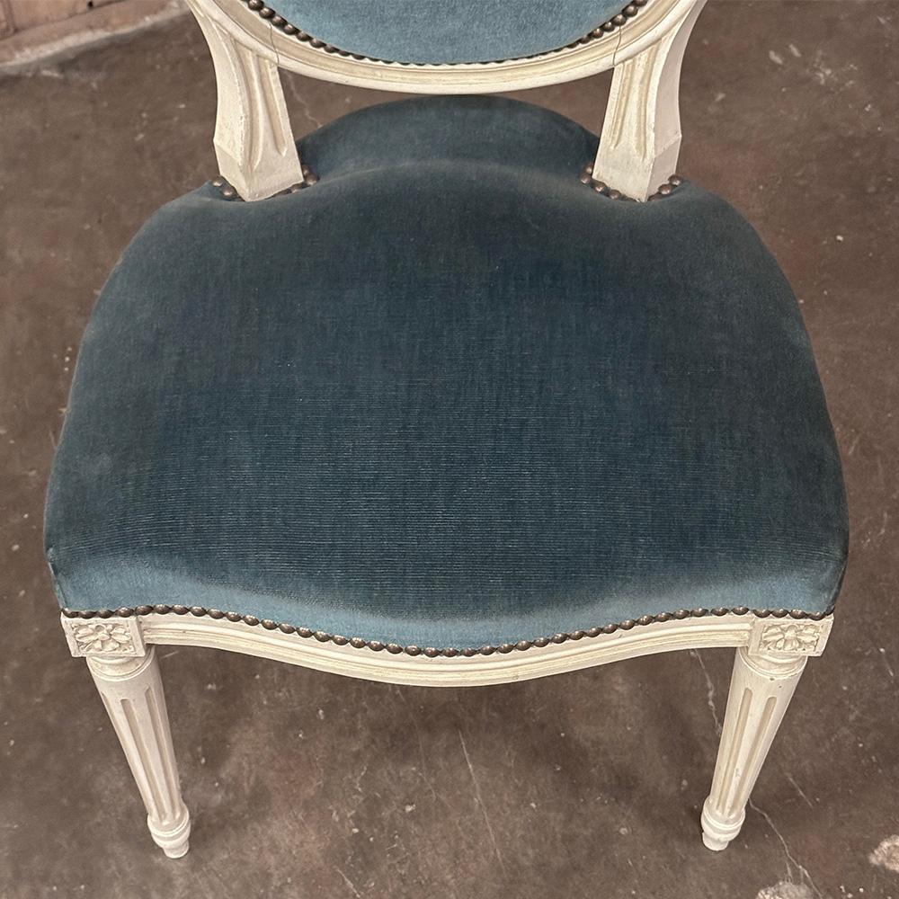 Ensemble de 8 chaises de salle à manger peintes de style Louis XVI et 2 fauteuils en vente 8