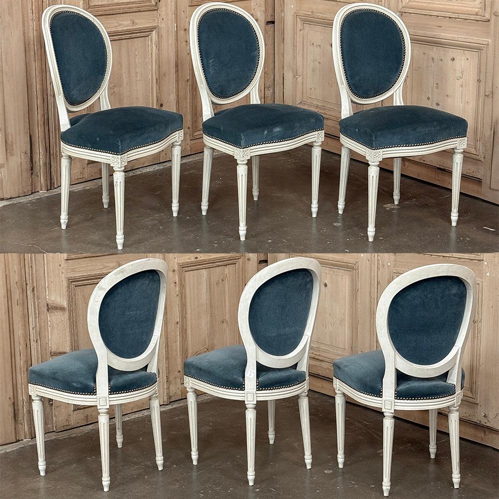 Ensemble de 8 chaises de salle à manger peintes de style Louis XVI et 2 fauteuils en vente 2
