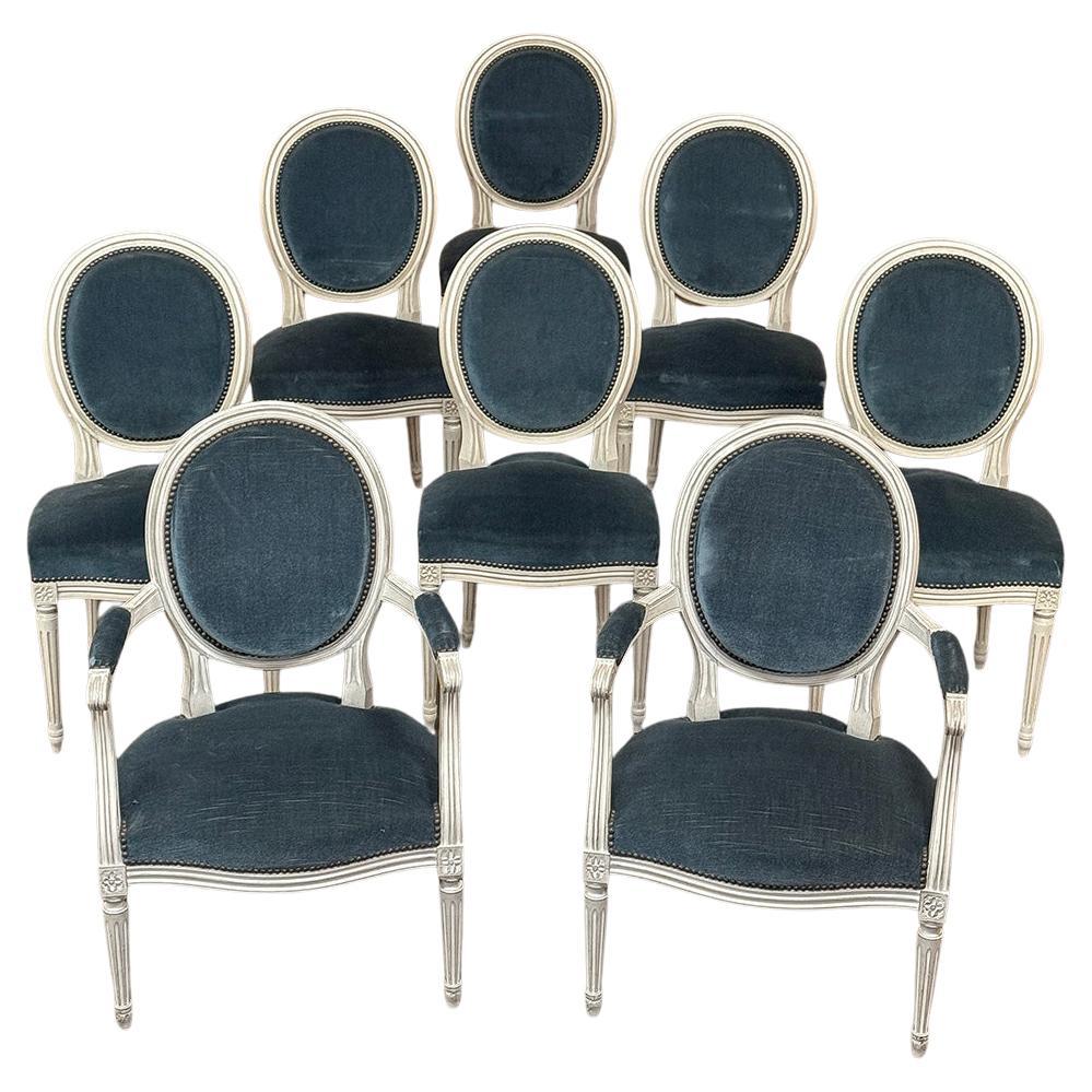 Ensemble de 8 chaises de salle à manger peintes de style Louis XVI et 2 fauteuils en vente
