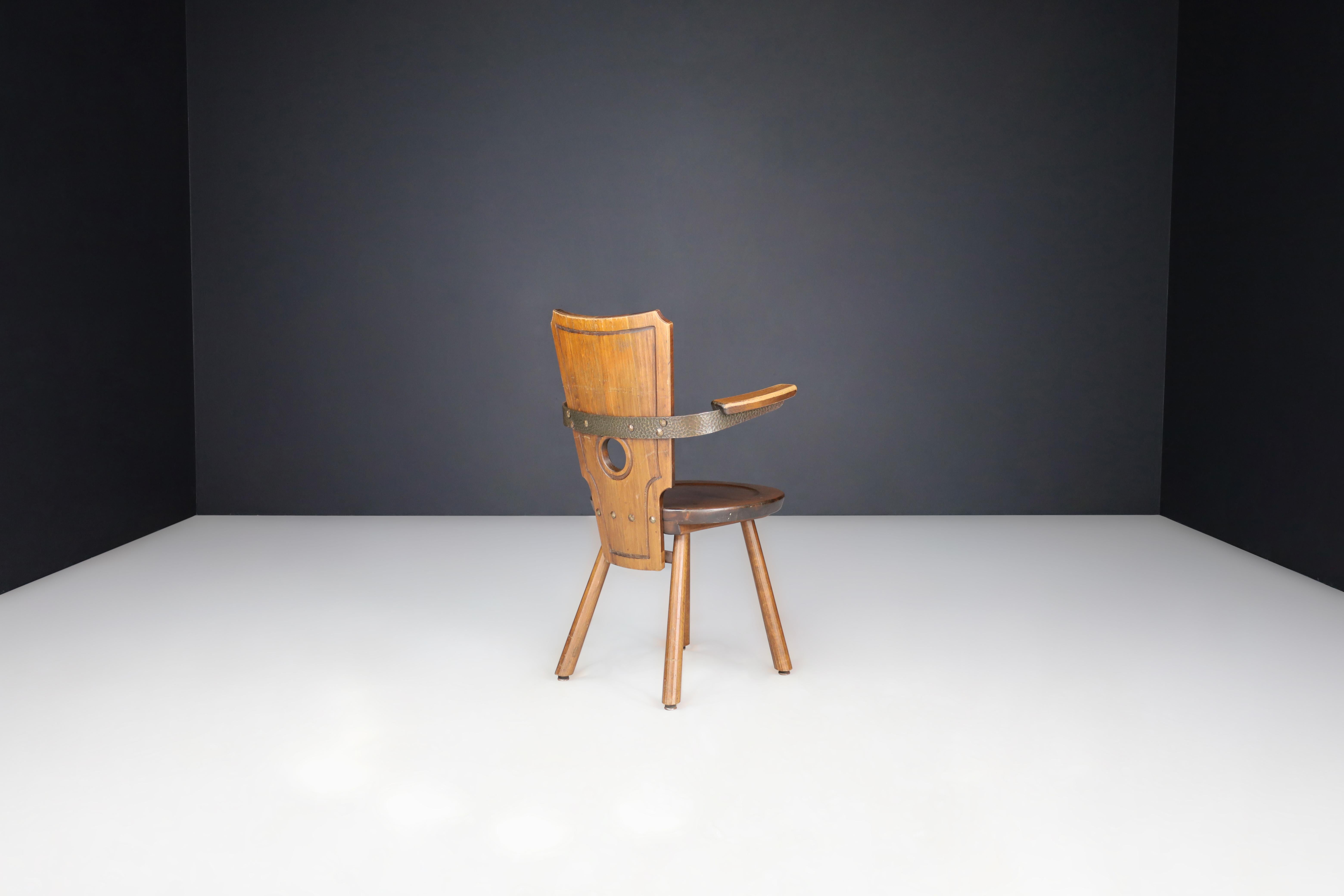 Set of 8 French Modernist Dining Chairs in Stained Oak and Brass, 1960s For Sale 4