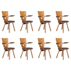 Juego de 8 sillas de comedor modernistas francesas de roble teñido y latón, años 60