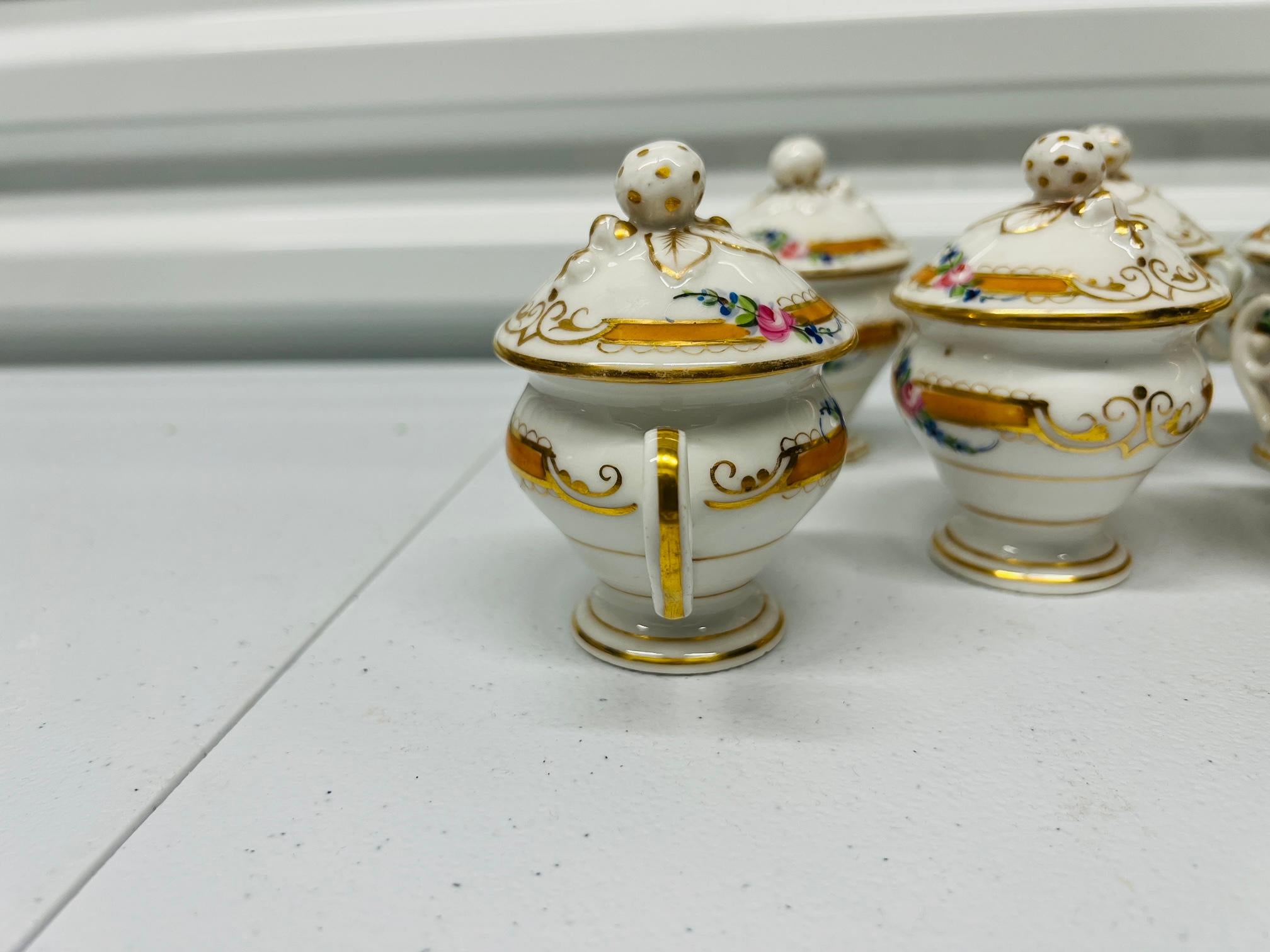 Set of 8 French, Old Paris Porcelain Pot De Creme Individual Dessert Cups In Good Condition In Atlanta, GA