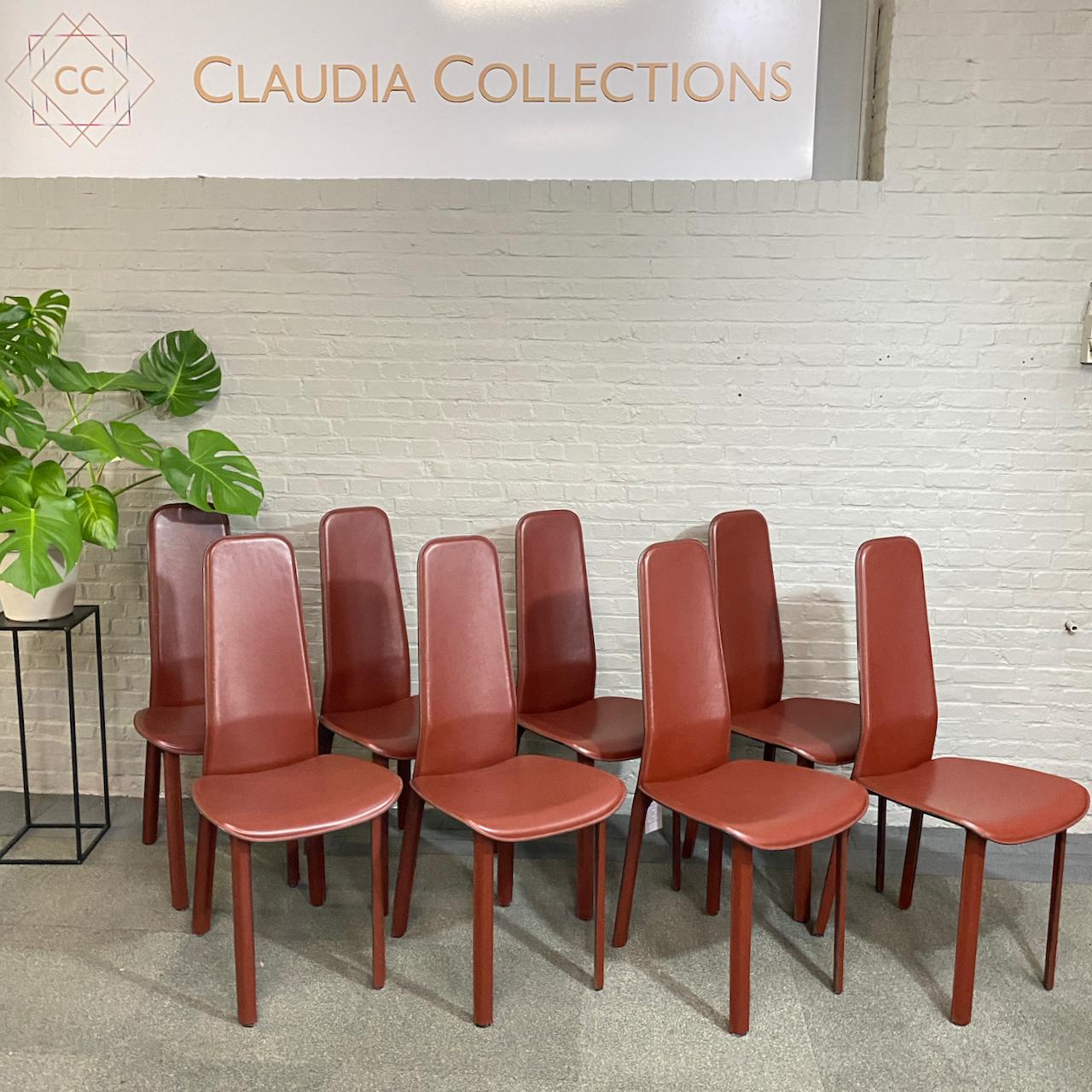 SET OF 8 FULL SADDLE LEATHER CIDUE ITALIA DINING CHAIRS - ITALY 1980s
Set of 8 stunning high-back dining chairs by Cidue Italia.
The steel frame is fully covered in cognac colored saddle leather.
Original label underneath the chairs.

Designer: