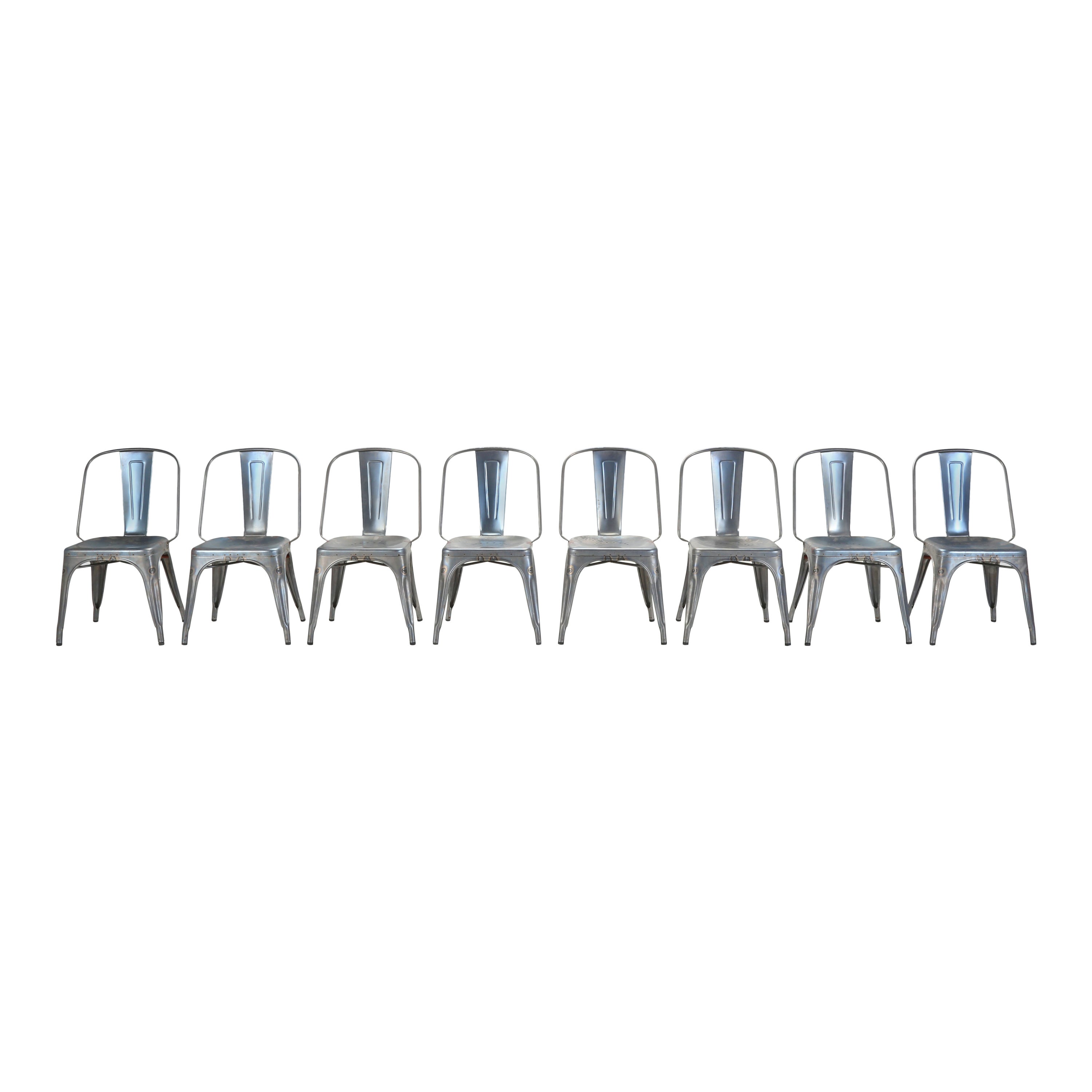 Ensemble de (8) véritables chaises françaises Tolix AC de style large en gris-bleu soudé brut