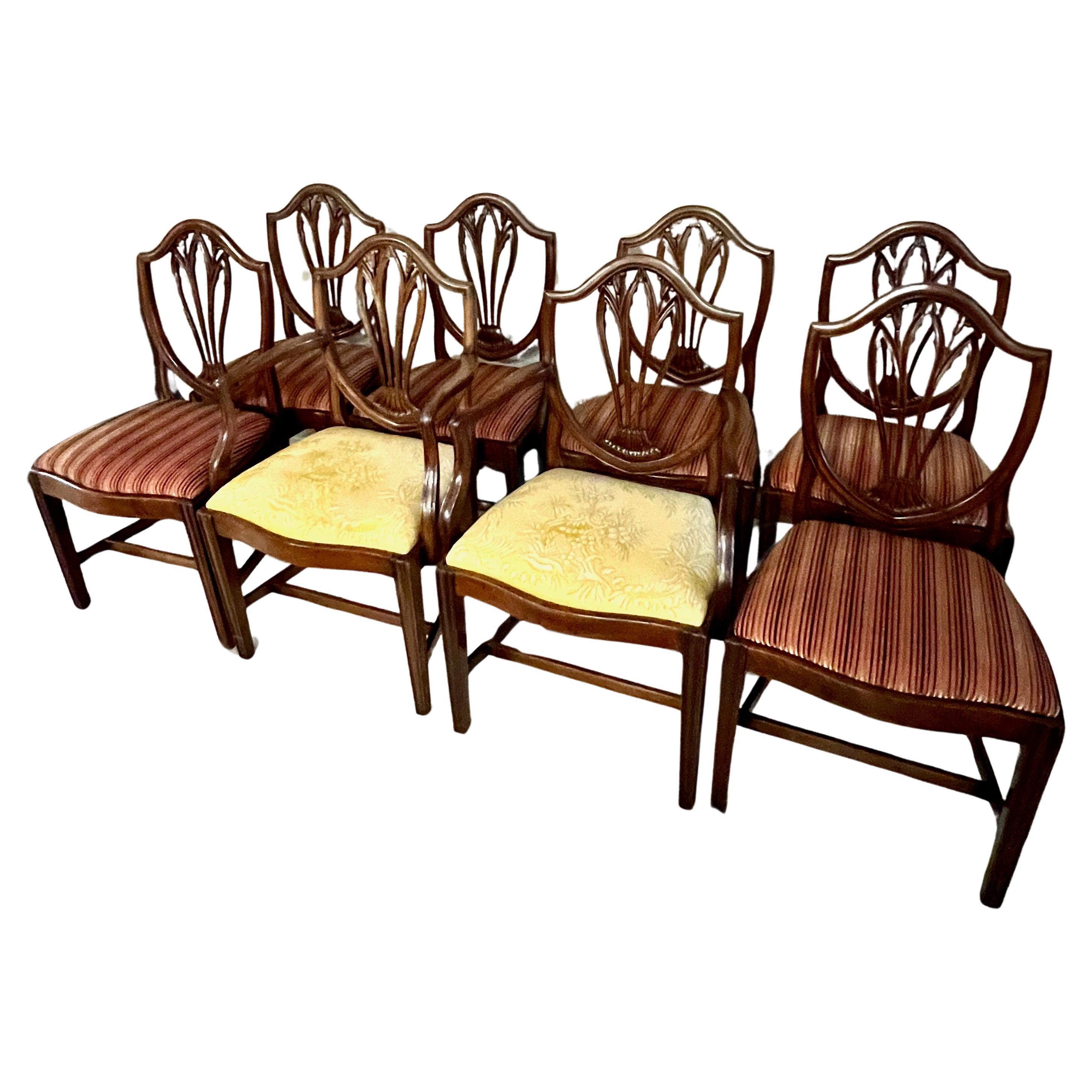 Ensemble de 8 chaises de salle à manger George III à dossier bouclier, vers 1760-1780 en vente 4