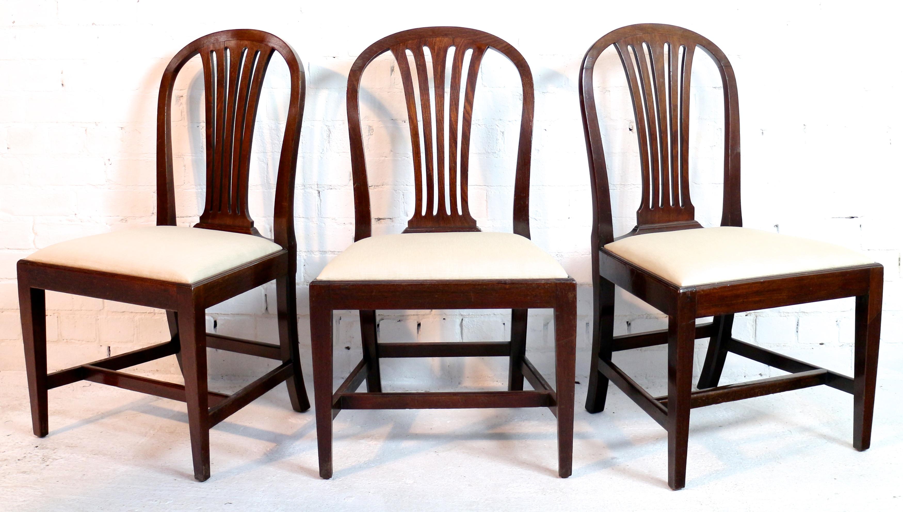 Set of 8 George III Gillows Mahogany Fan Back Dining Chairs In Fair Condition In Glasgow, GB