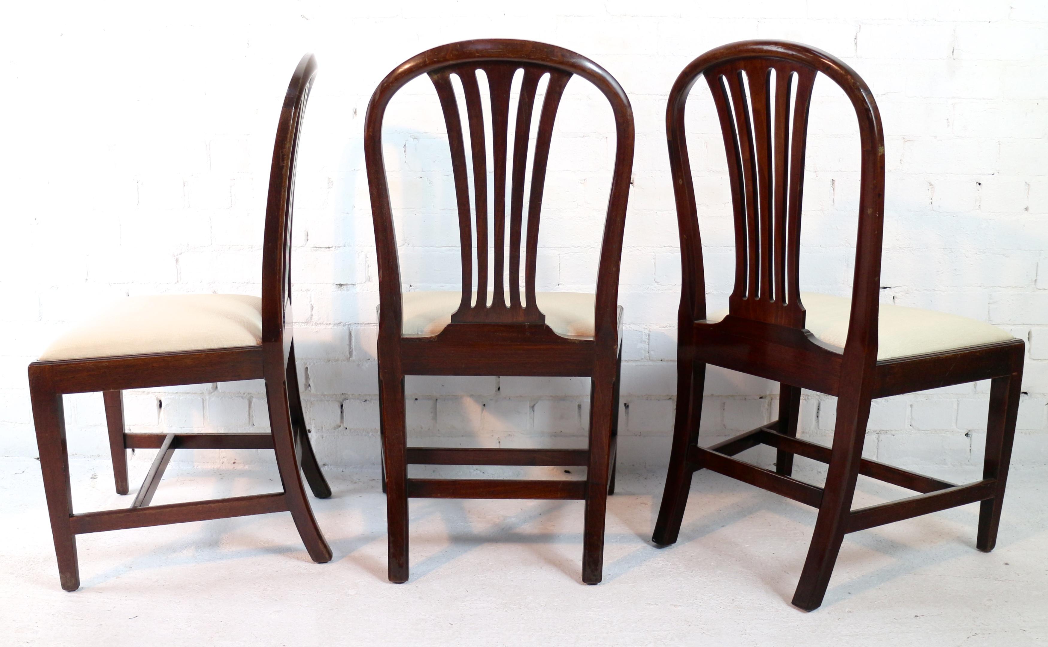 18th Century Set of 8 George III Gillows Mahogany Fan Back Dining Chairs