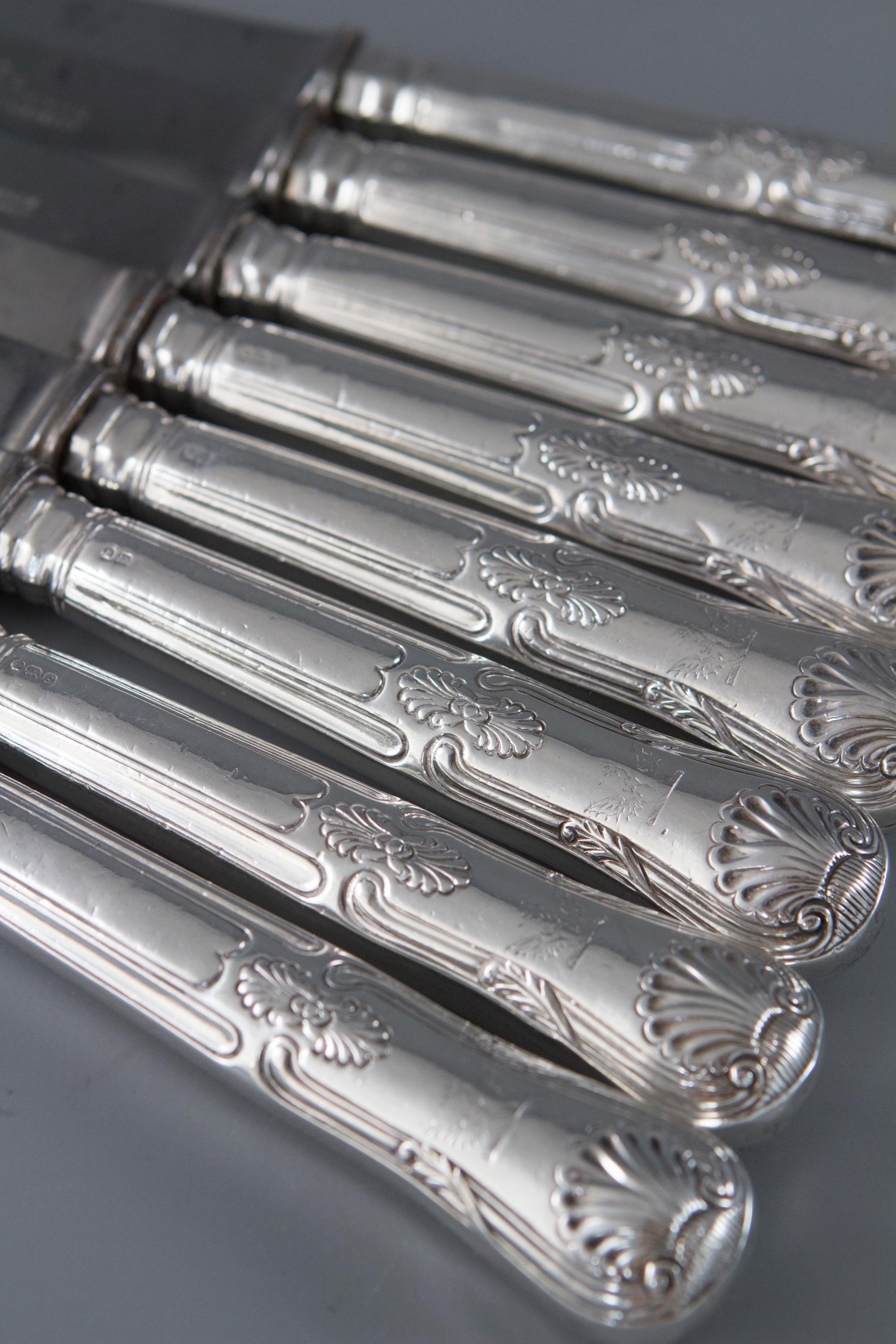 Set of 8 George III Kings Pattern Table Knives, London 1813 by Moses Brent In Good Condition In Cornwall, GB