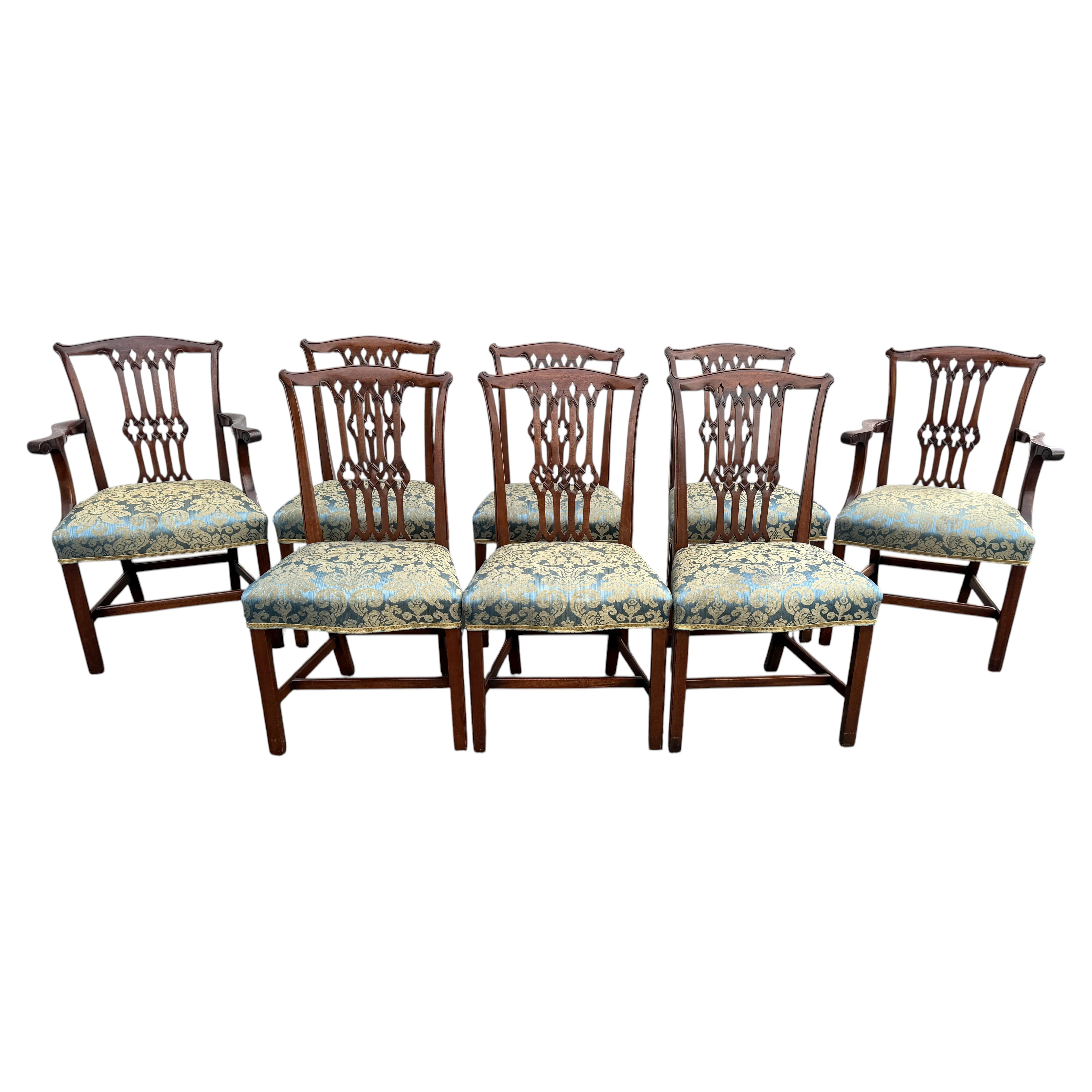 Set di 8 sedie da pranzo Chippendale intagliate e imbottite stile Giorgio III