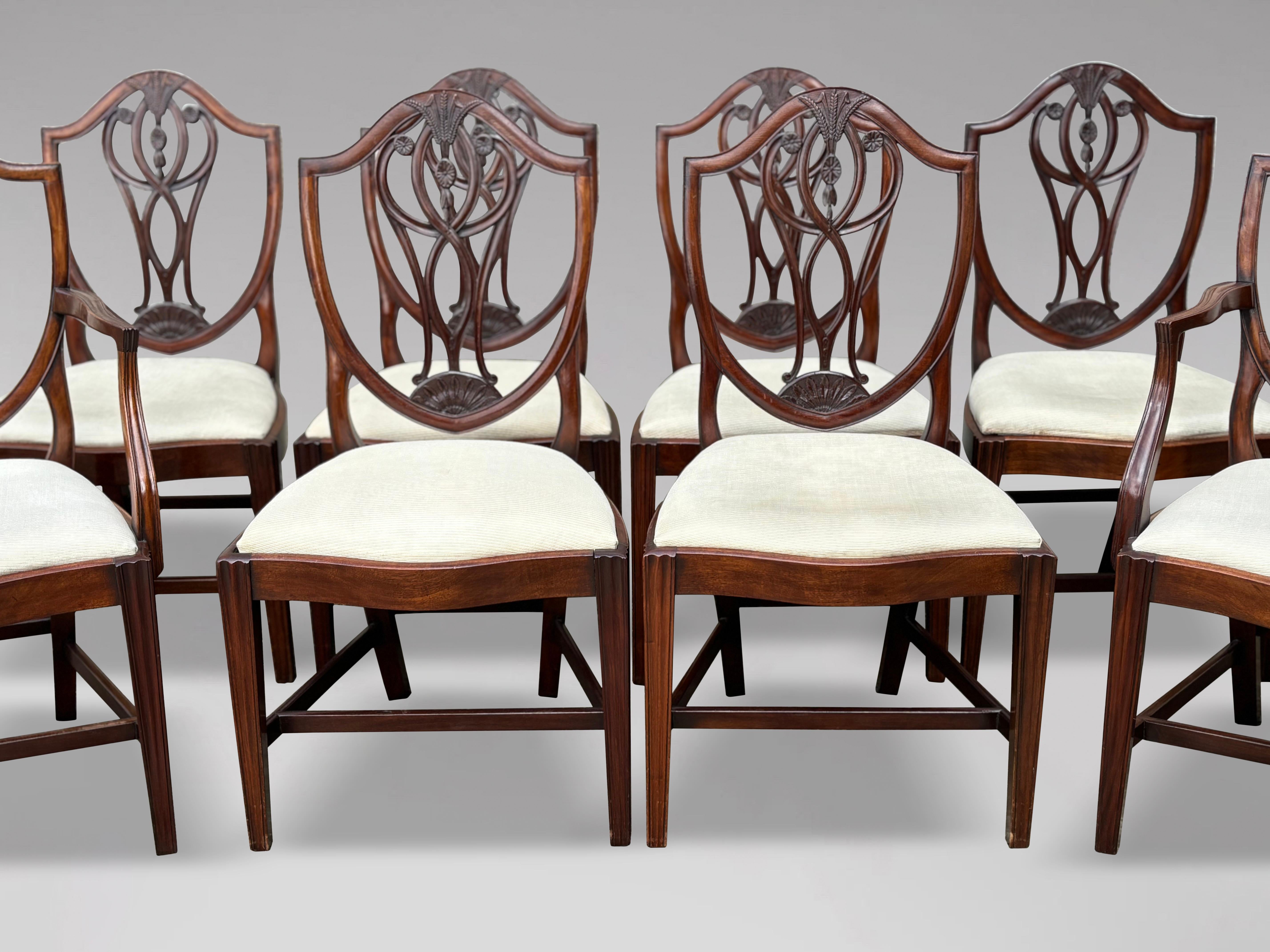 Ensemble de 8 chaises de salle à manger géorgiennes Hepplewhite à dossier bouclier en vente 3