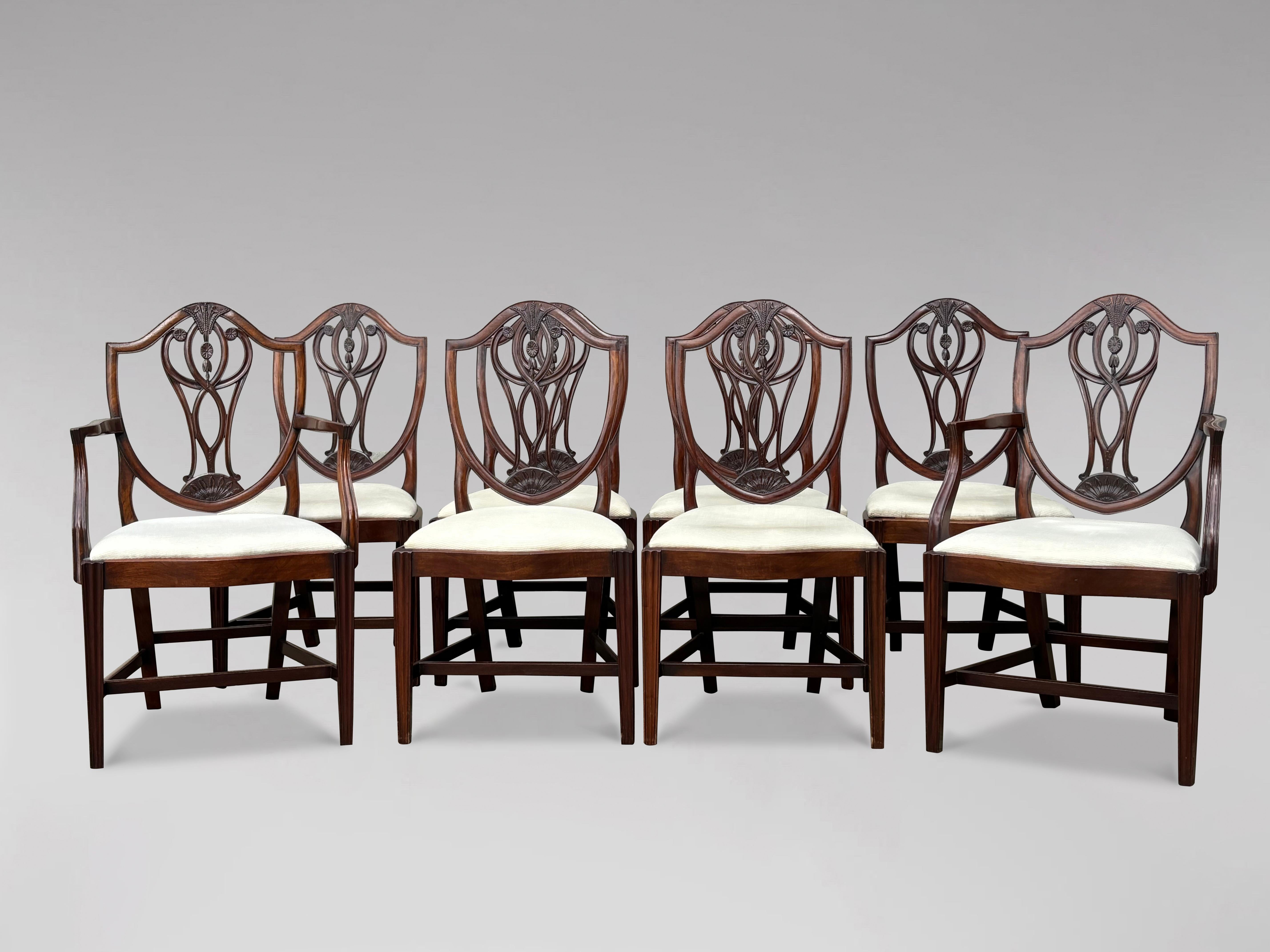 Ensemble de 8 chaises de salle à manger géorgiennes Hepplewhite à dossier bouclier en vente 4