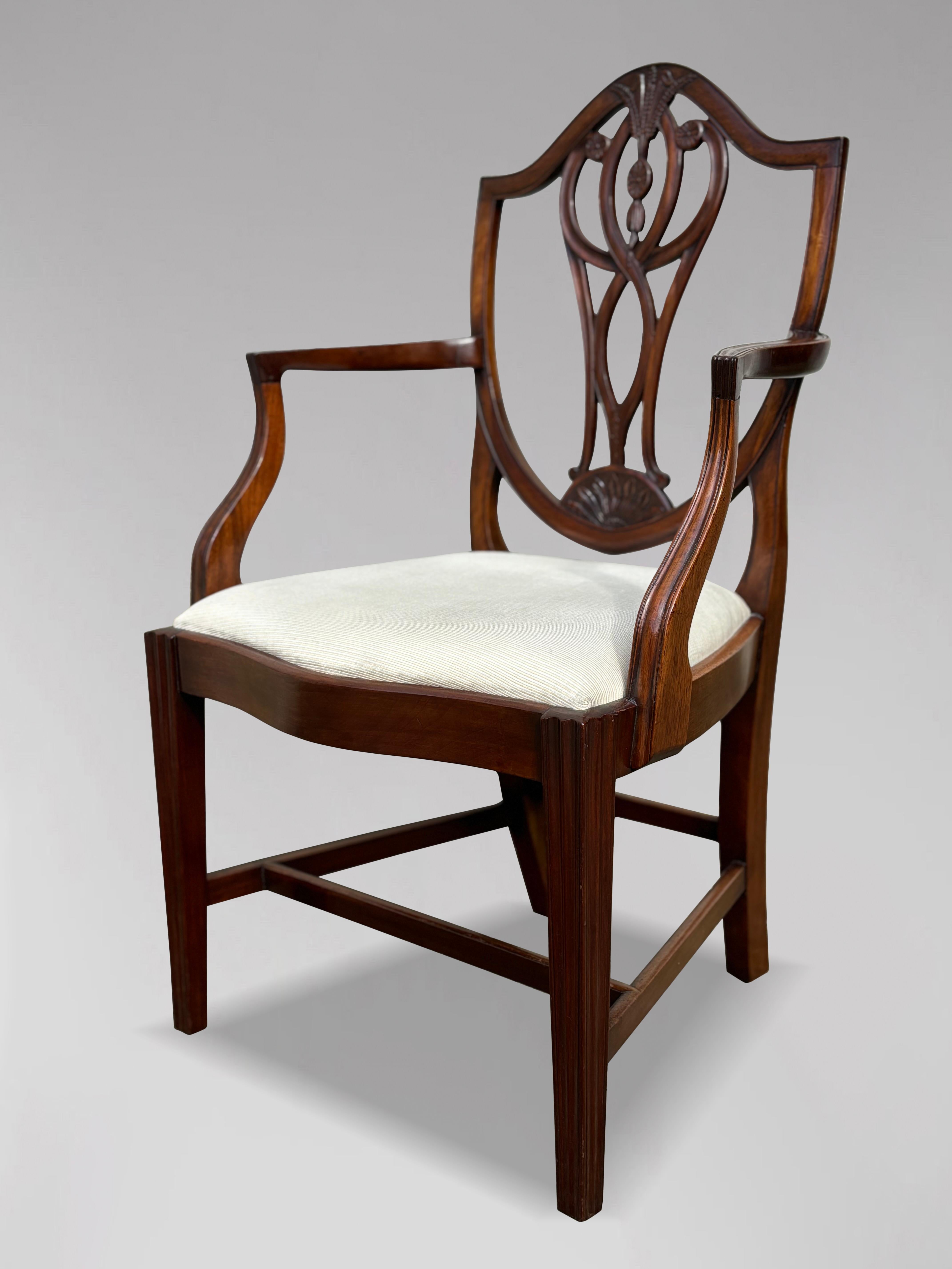 XIXe siècle Ensemble de 8 chaises de salle à manger géorgiennes Hepplewhite à dossier bouclier en vente