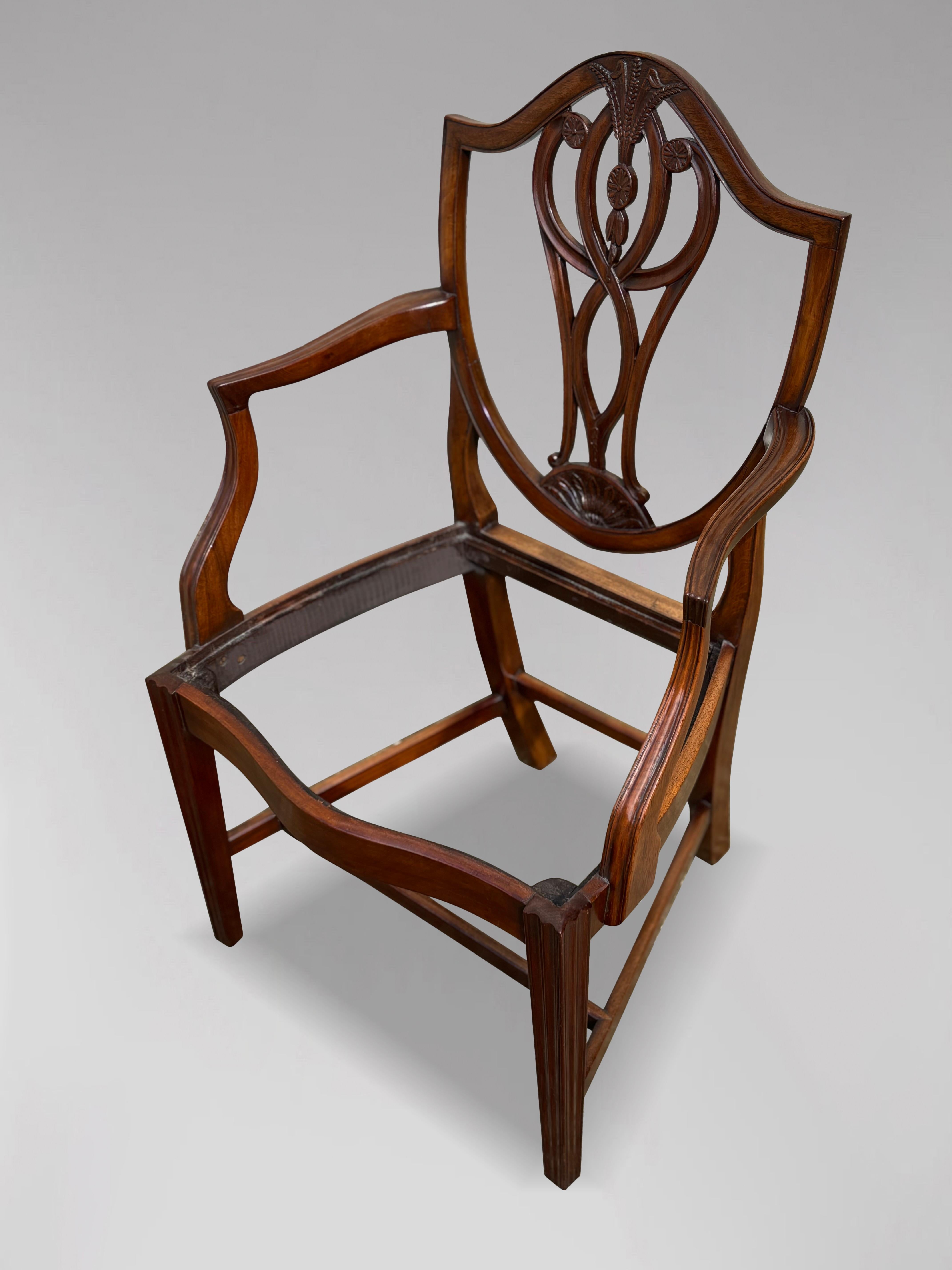 Ensemble de 8 chaises de salle à manger géorgiennes Hepplewhite à dossier bouclier en vente 1