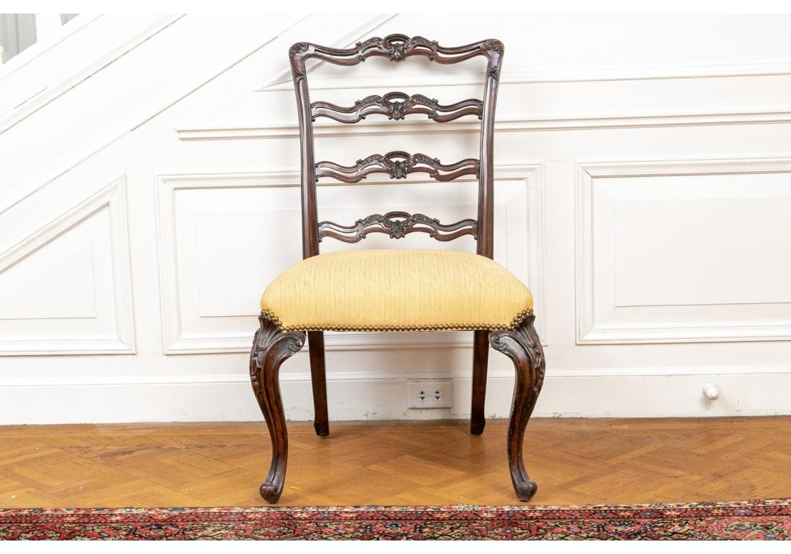 Ensemble de 8 chaises de salle à manger géorgiennes en acajou comprenant 2 fauteuils et 6 côtés en vente 1