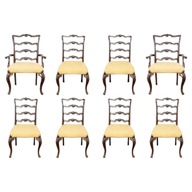 Ensemble de 8 chaises de salle à manger géorgiennes en acajou comprenant 2 fauteuils et 6 côtés
