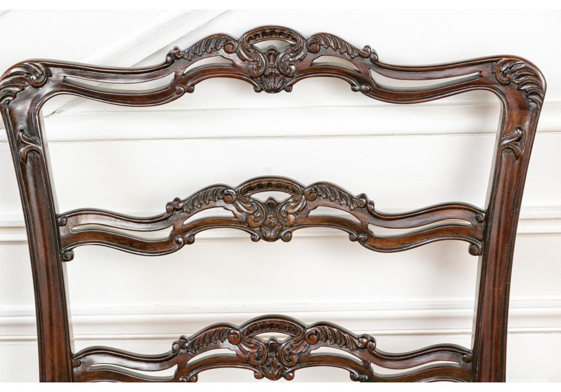20ième siècle Ensemble de 8 chaises d'appoint de salle à manger géorgiennes en acajou en vente