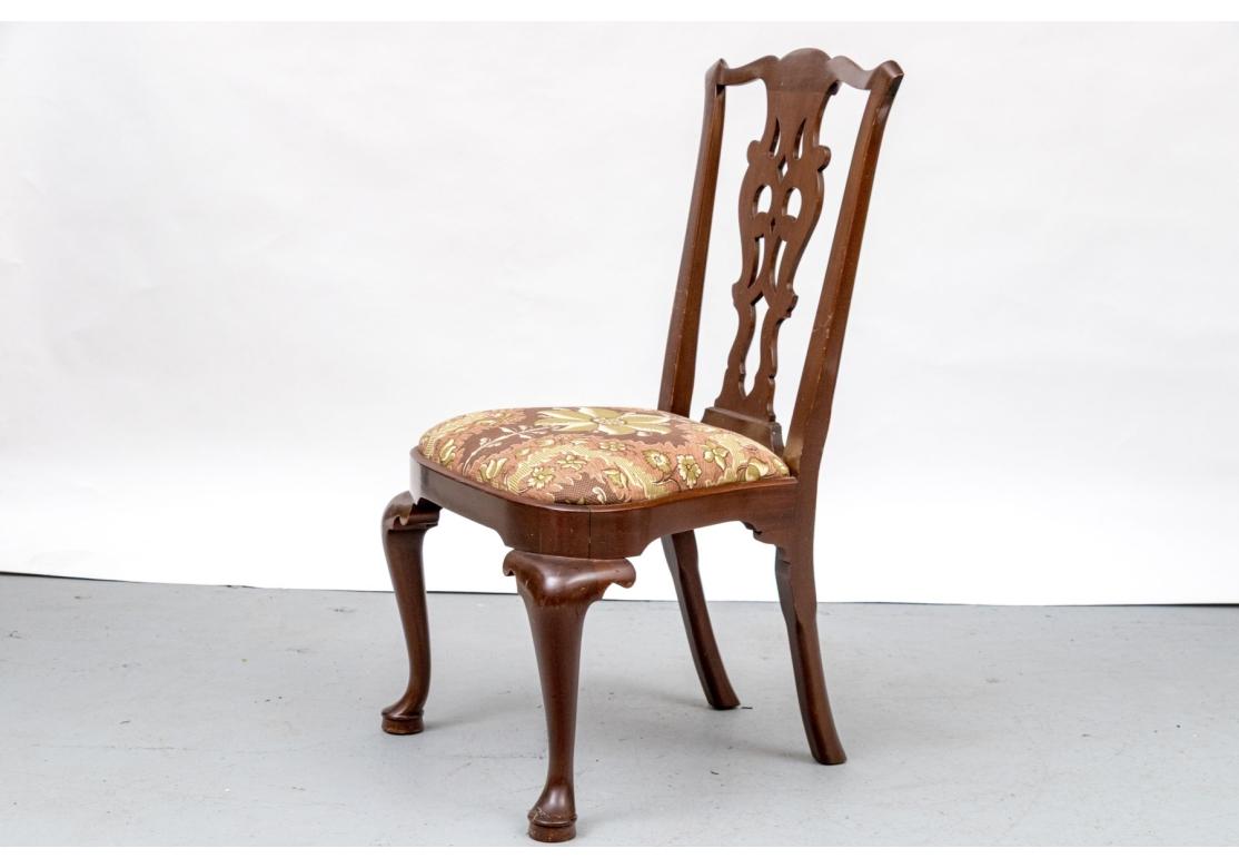 Ensemble de 8 chaises de salle à manger de style géorgien en tissu Clarence House en vente 10