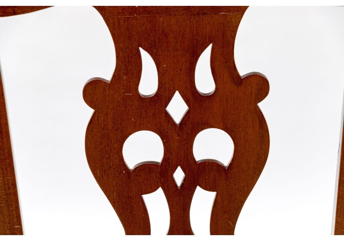 Ensemble de 8 chaises de salle à manger de style géorgien en tissu Clarence House en vente 13