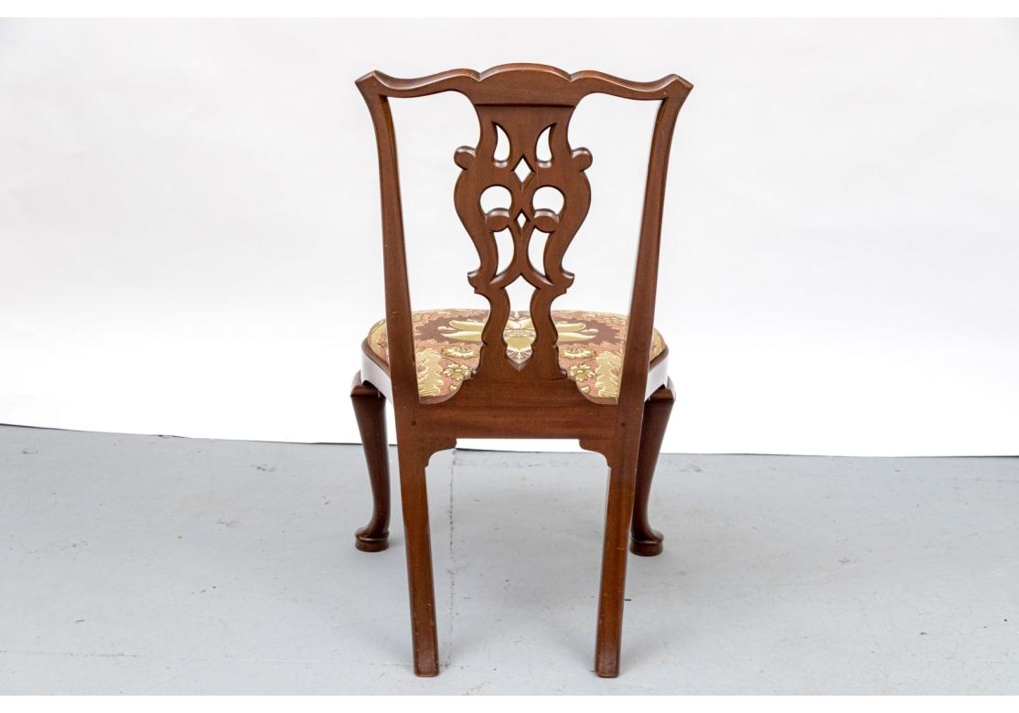 Ensemble de 8 chaises de salle à manger de style géorgien en tissu Clarence House en vente 14