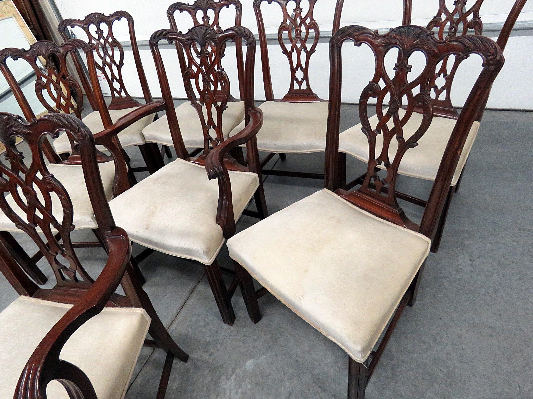 20ième siècle Ensemble de 8 chaises de salle à manger de style géorgien